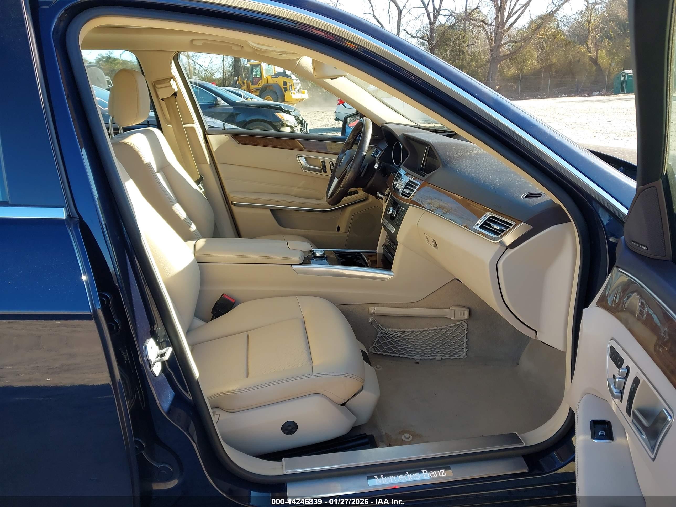 MERCEDES-BENZ E image 5