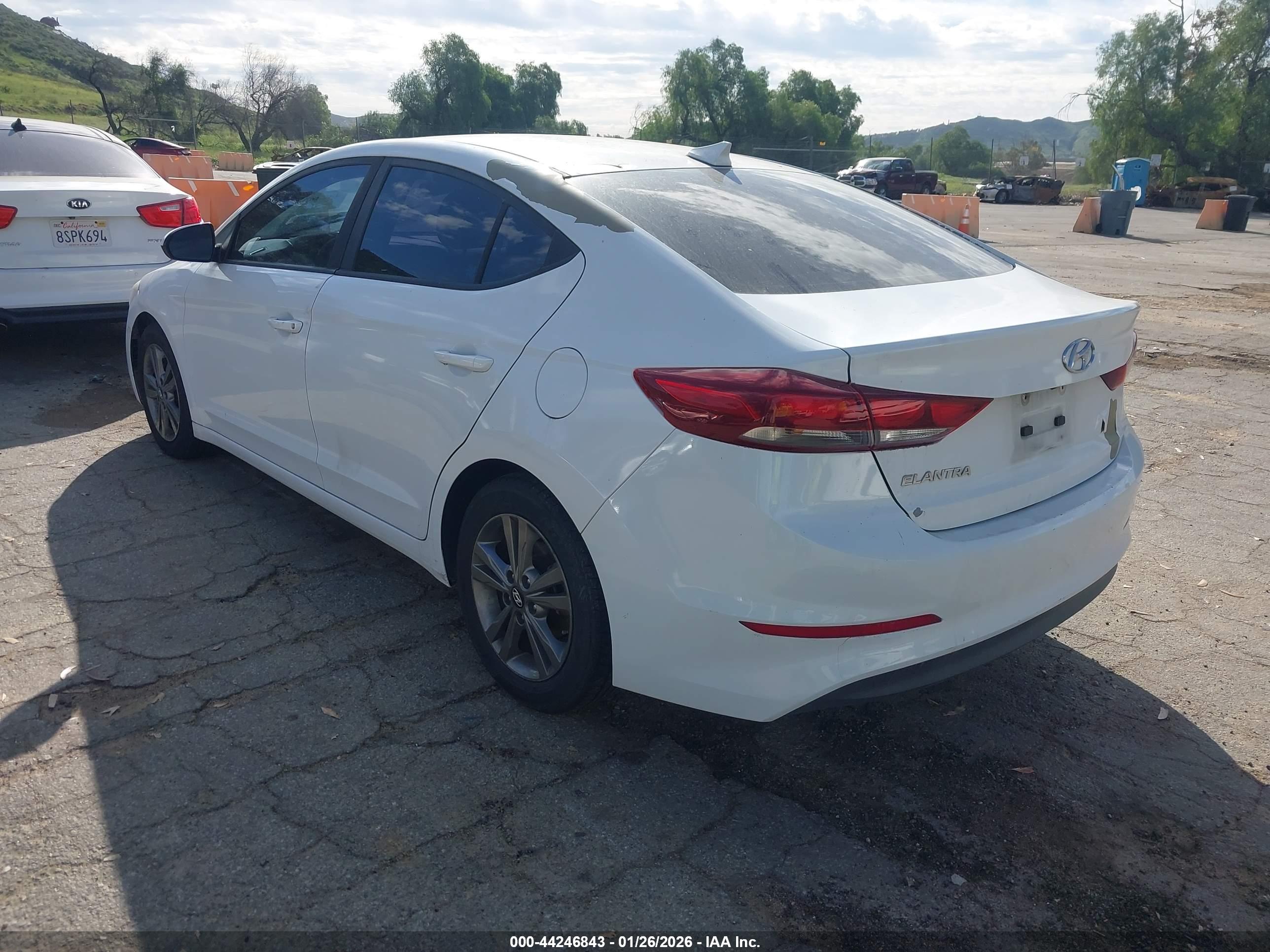 HYUNDAI ELANTRA image 3