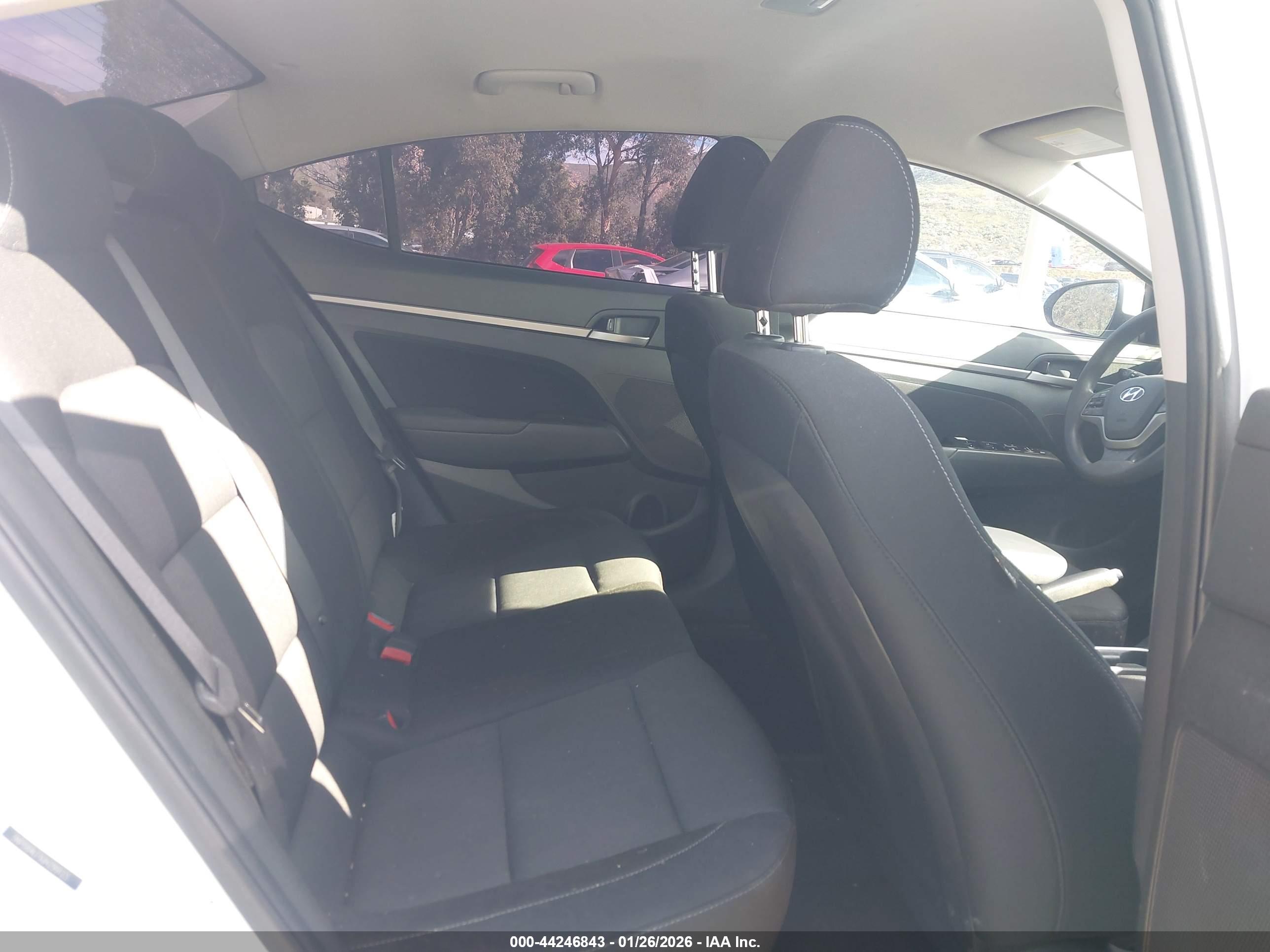 HYUNDAI ELANTRA image 8