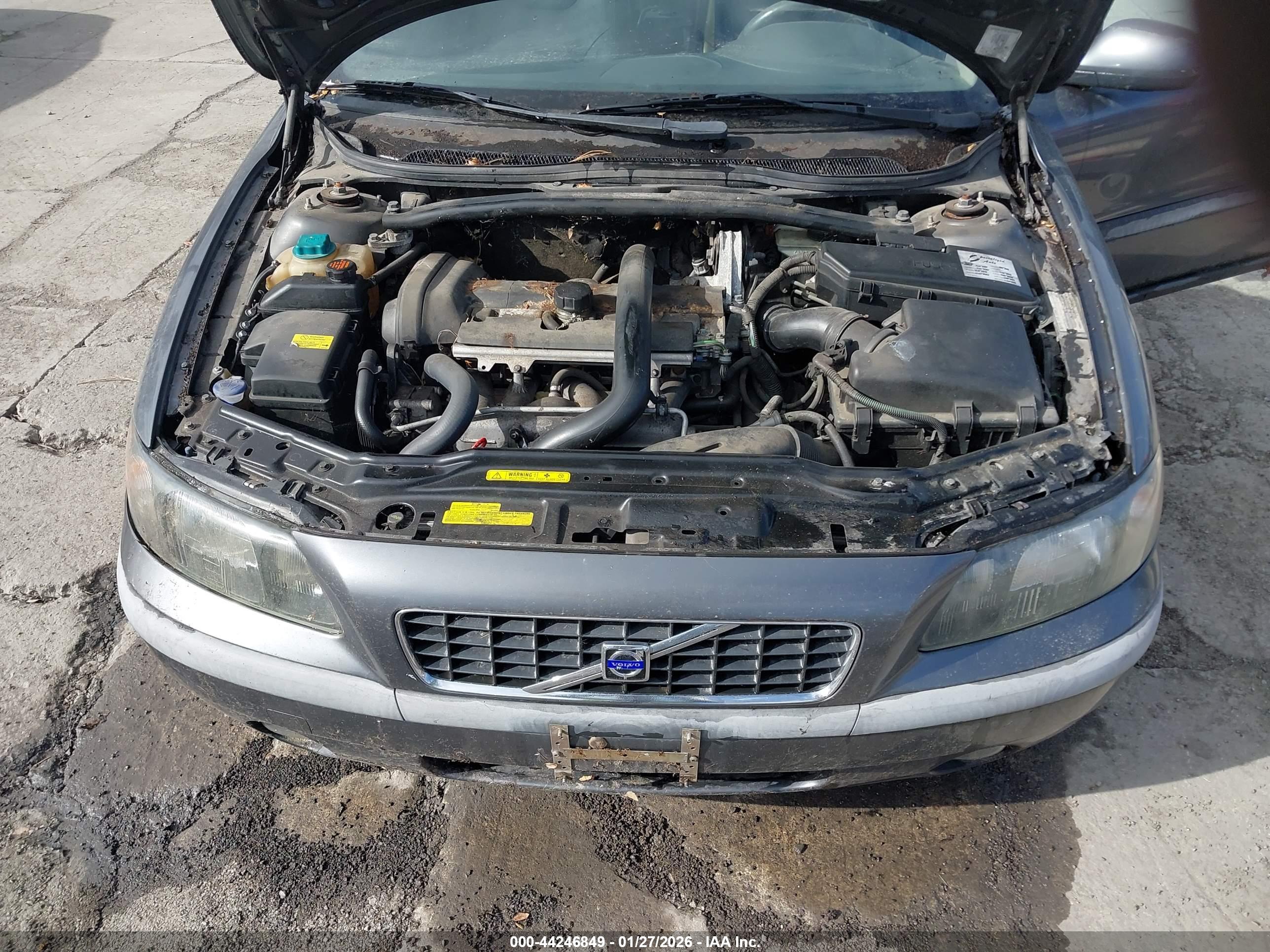 VOLVO S60 image 10
