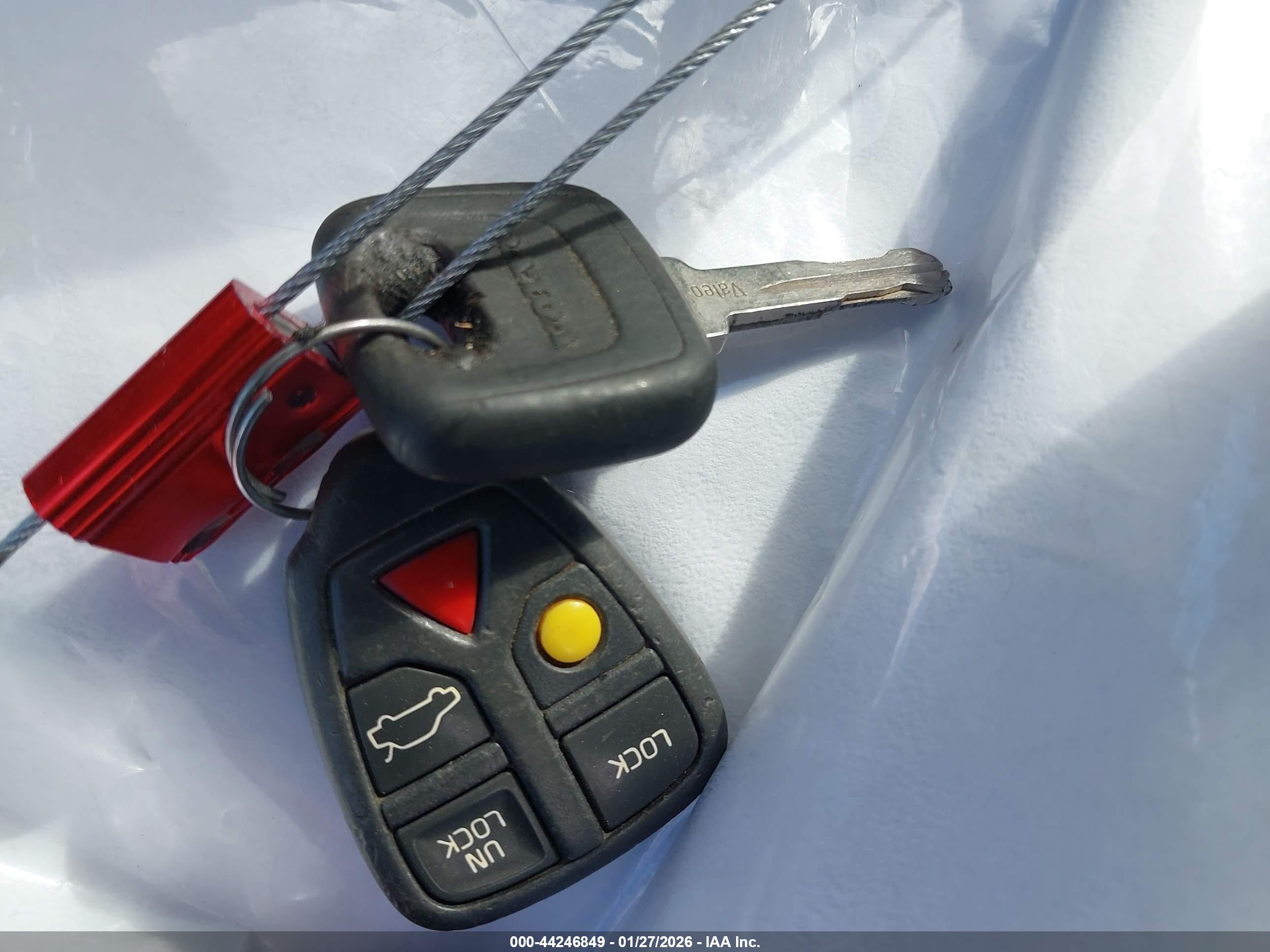 VOLVO S60 image 11