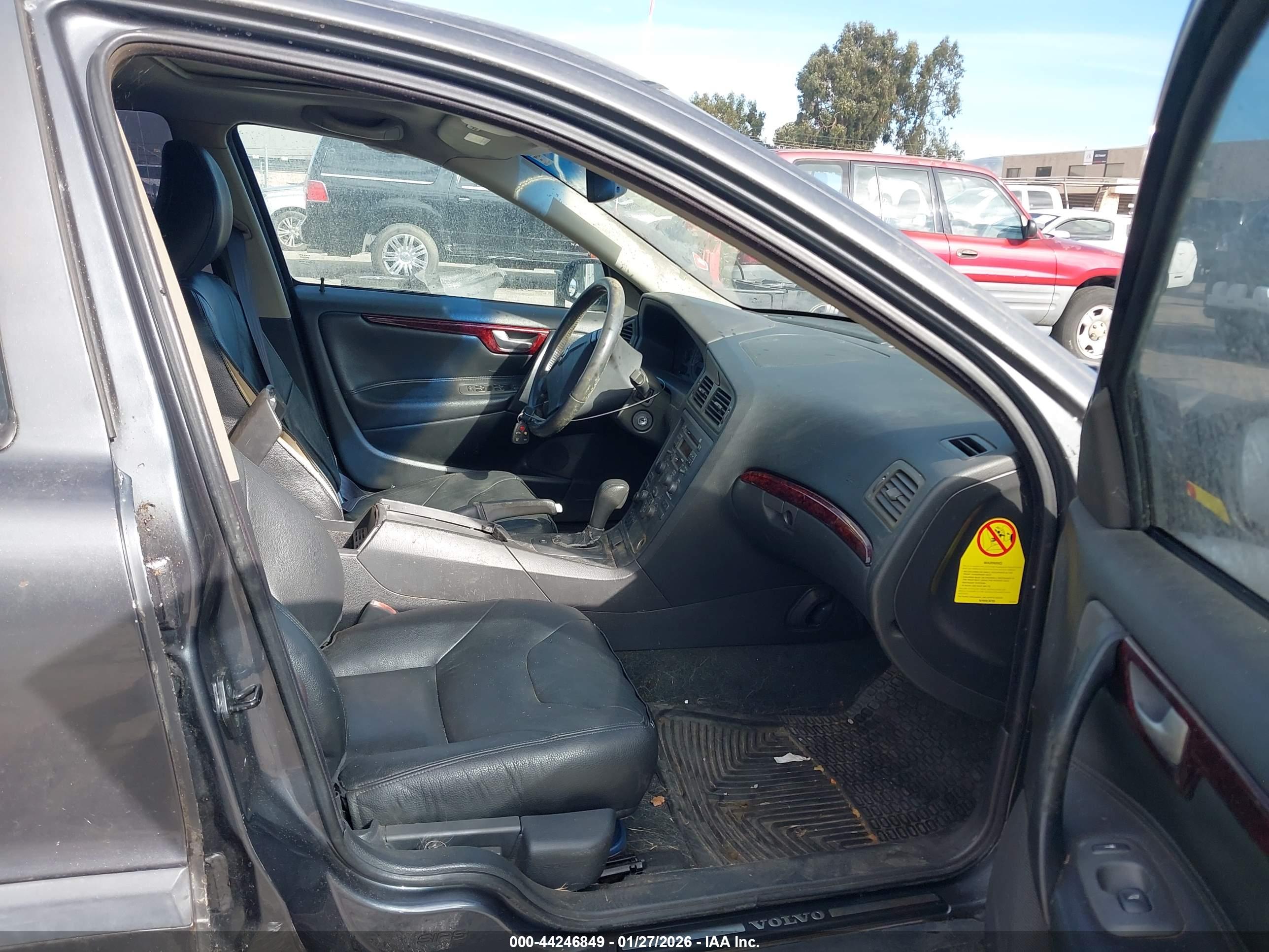 VOLVO S60 image 5