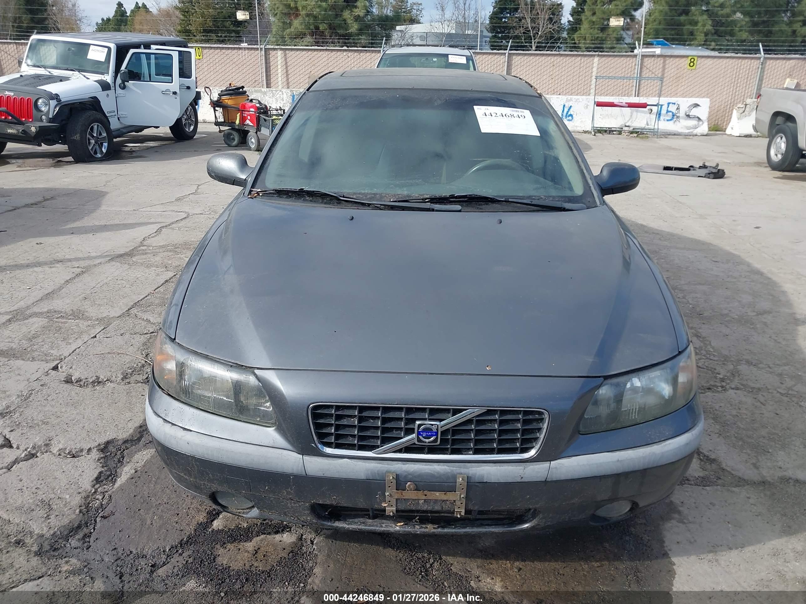 VOLVO S60 image 6