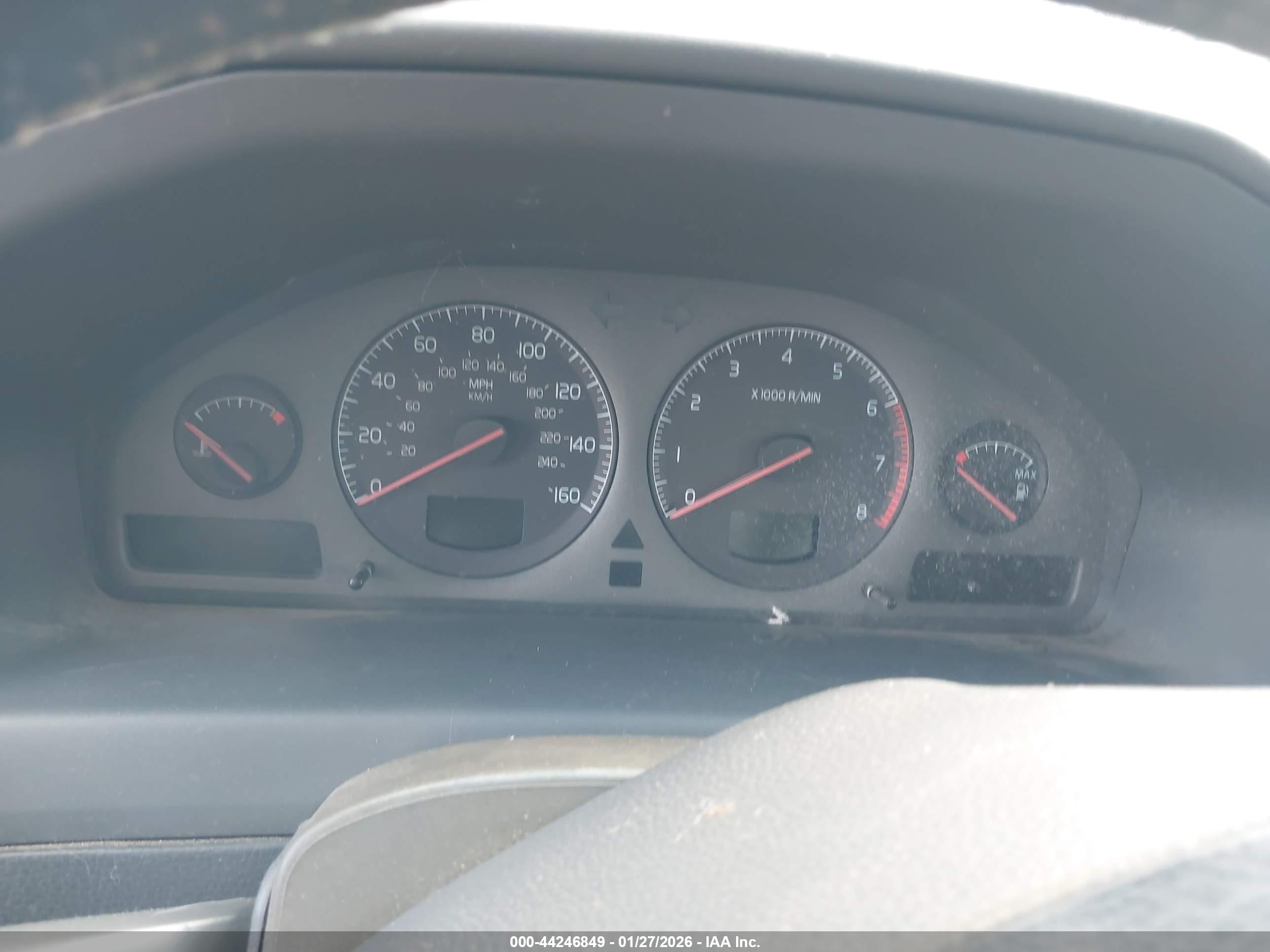 VOLVO S60 image 7