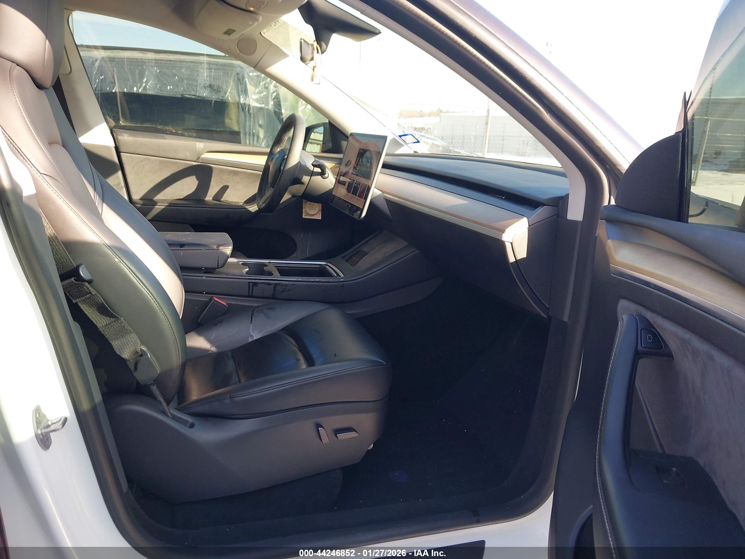 TESLA MODEL image 5