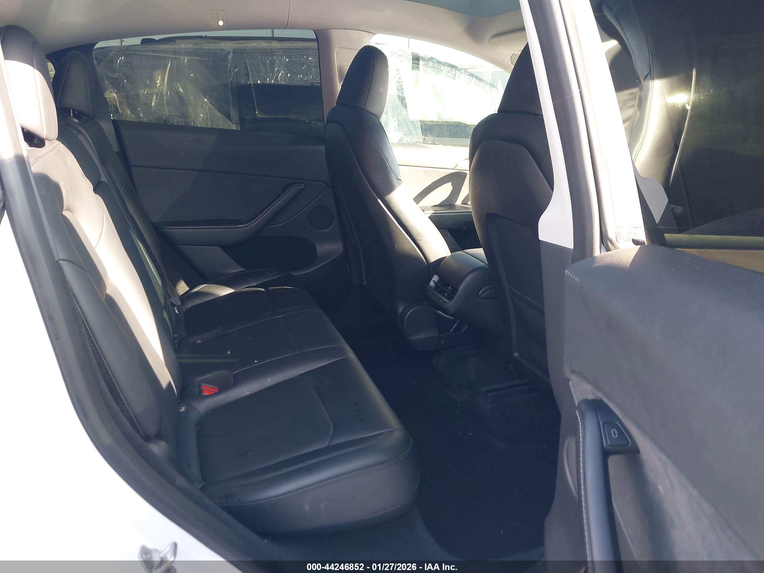 TESLA MODEL image 8