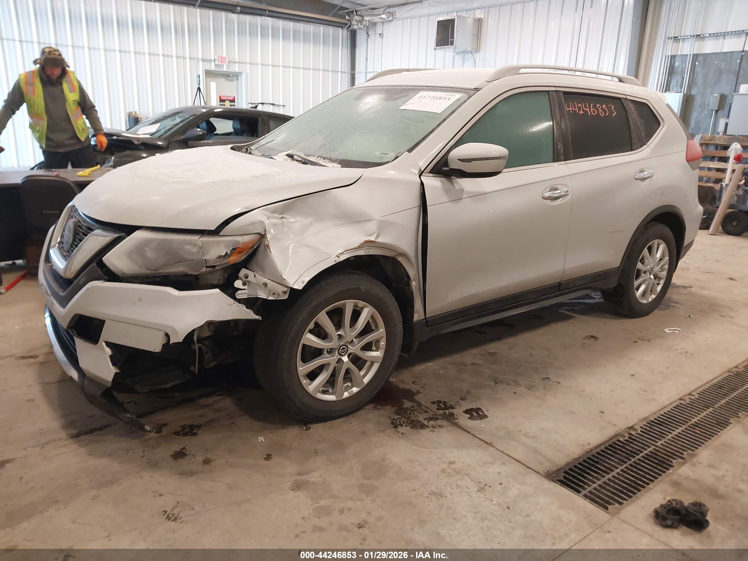 NISSAN ROGUE image 2