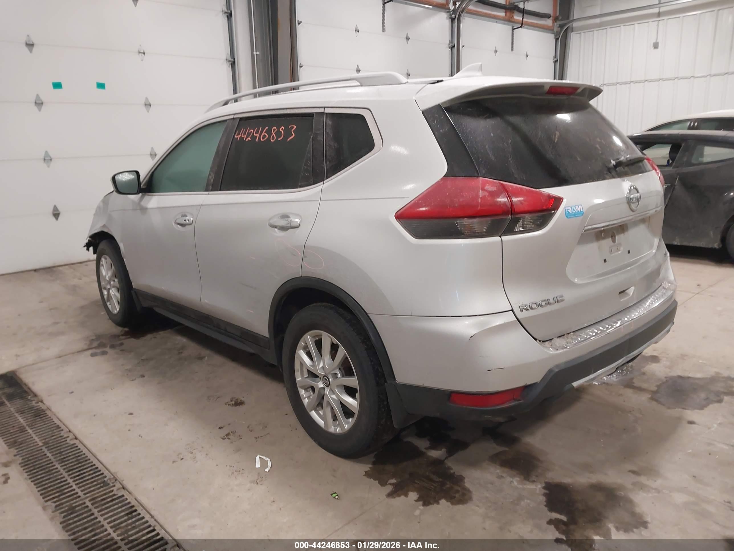 NISSAN ROGUE image 3