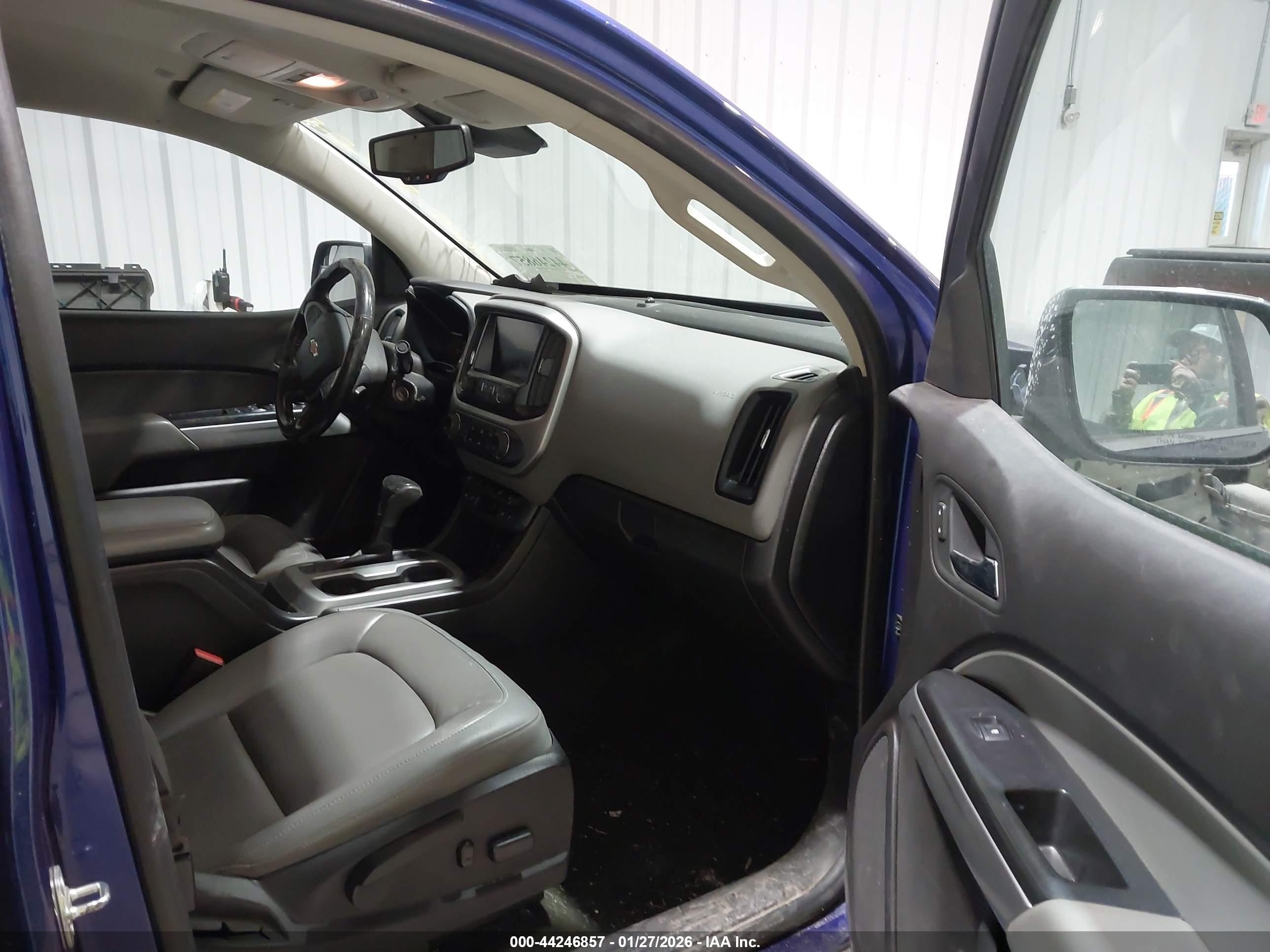 CHEVROLET COLORADO image 5