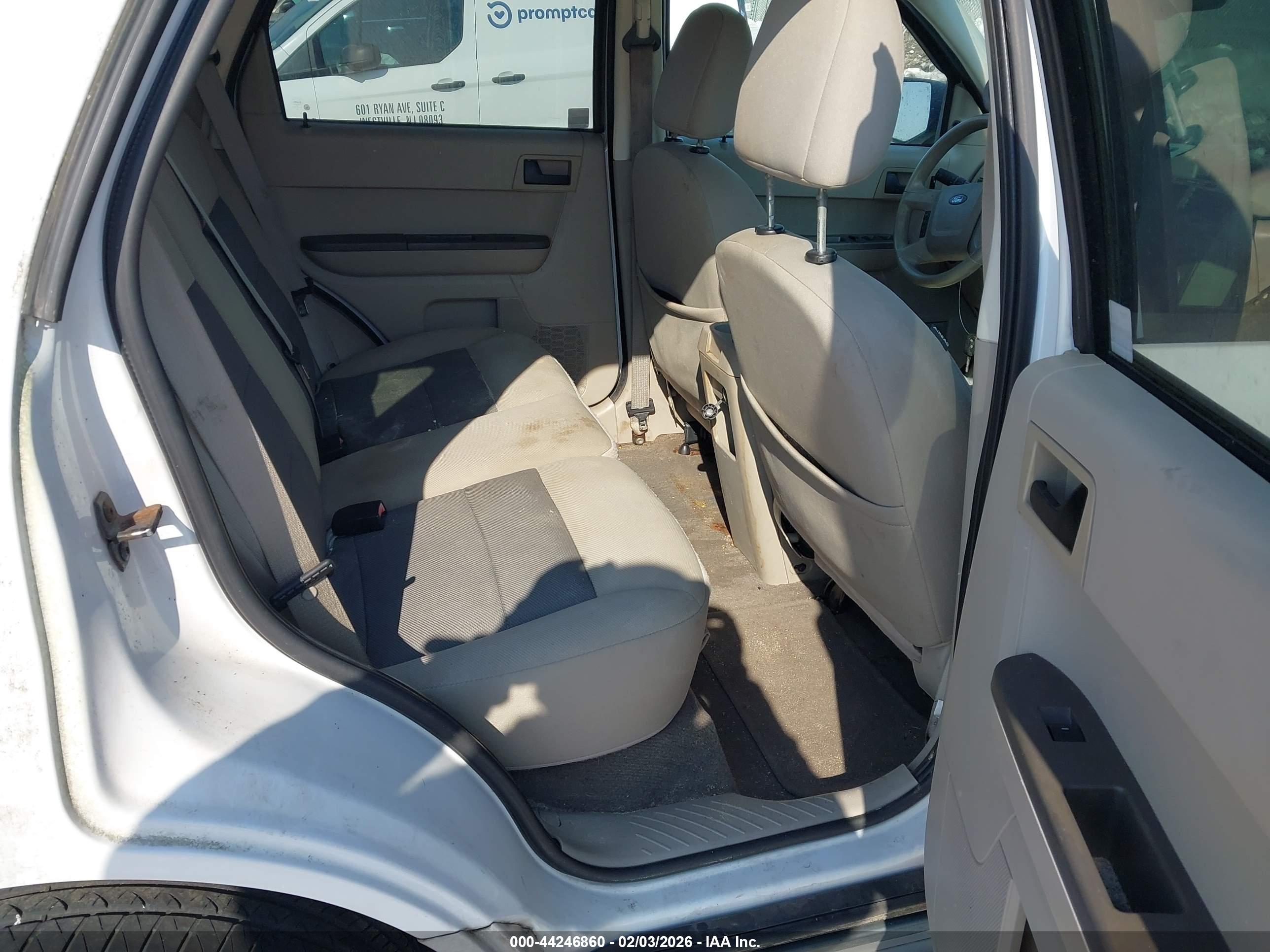 FORD ESCAPE image 8