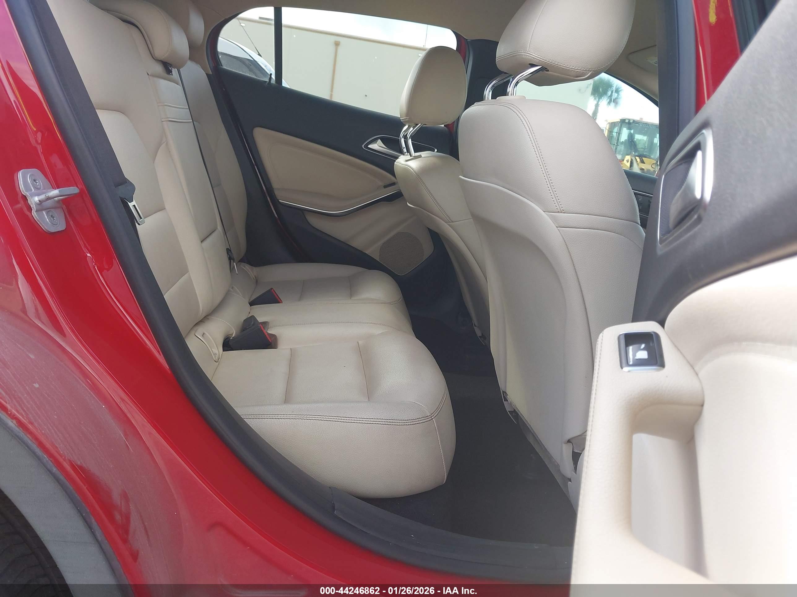 MERCEDES-BENZ GLA image 8