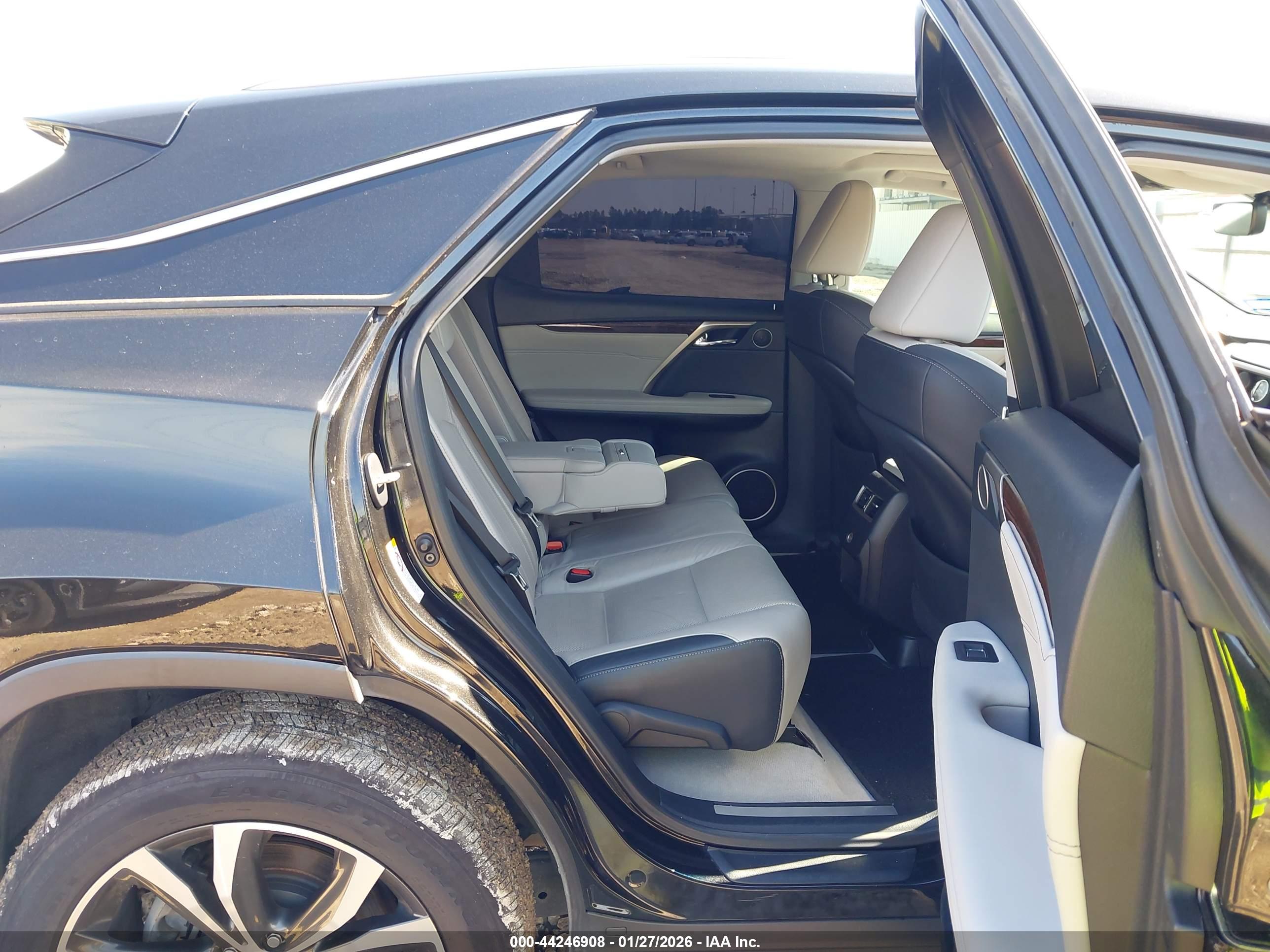 LEXUS RX image 8