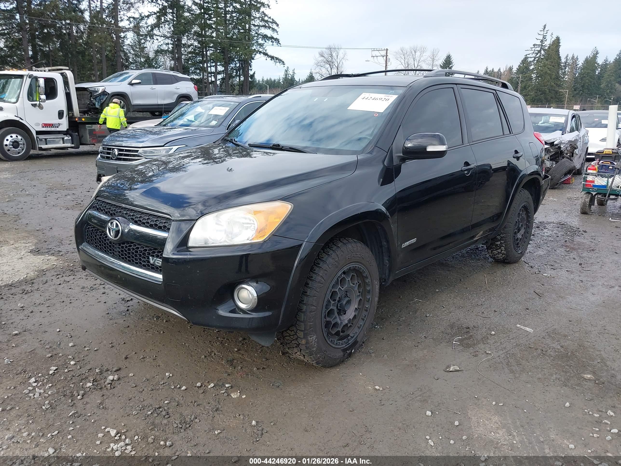 TOYOTA RAV4 image 2