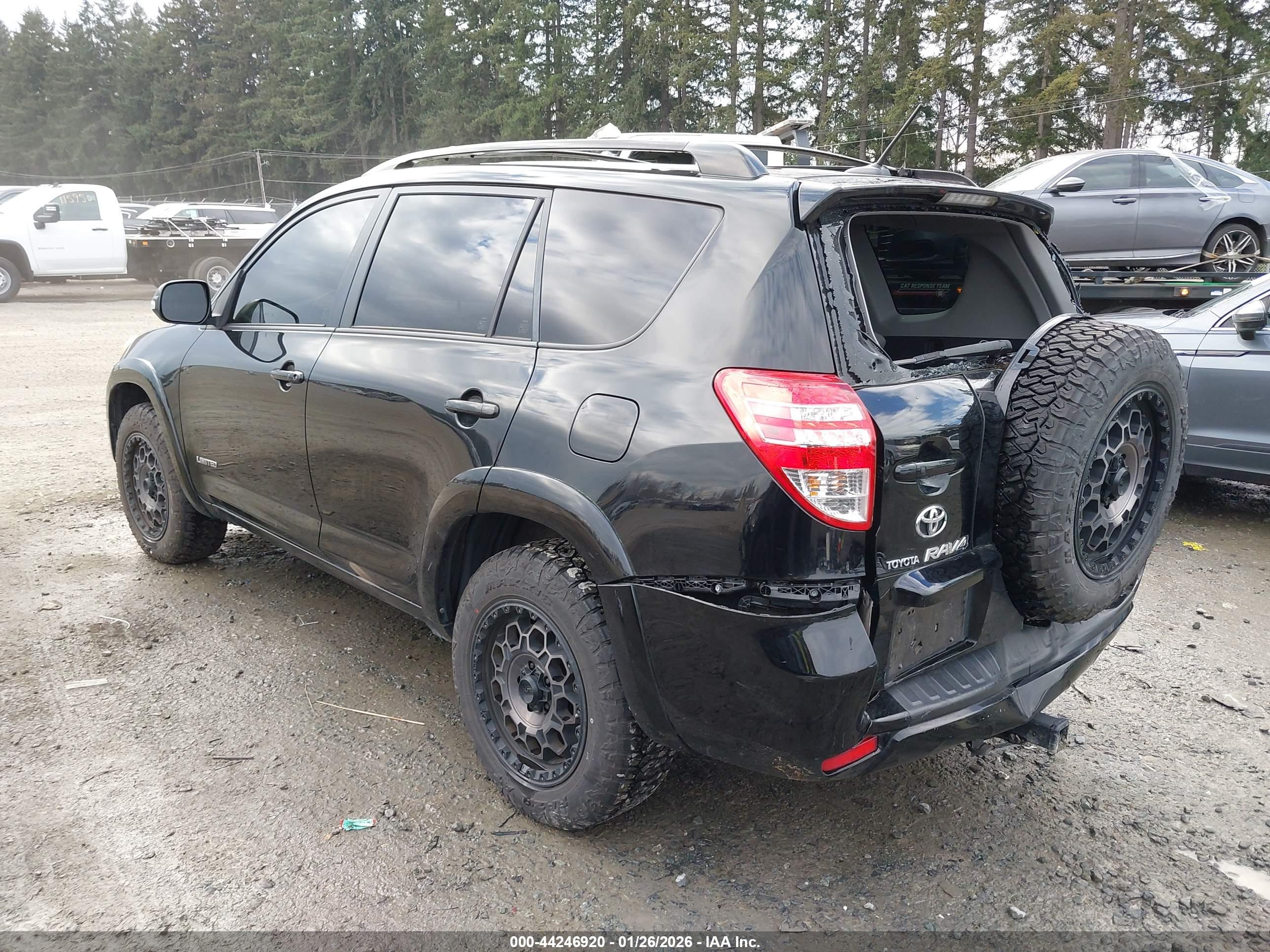 TOYOTA RAV4 image 3