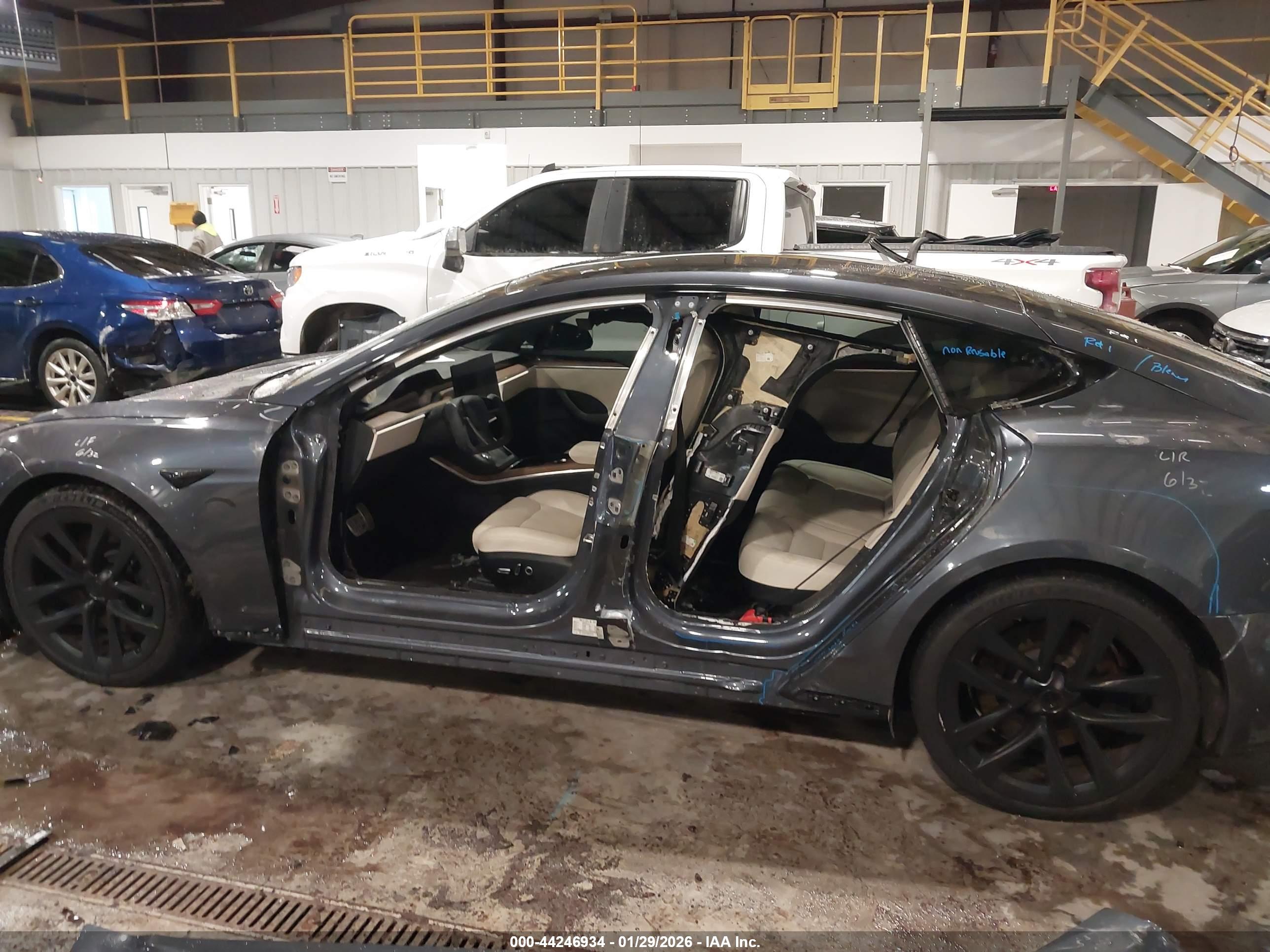 TESLA MODEL image 6