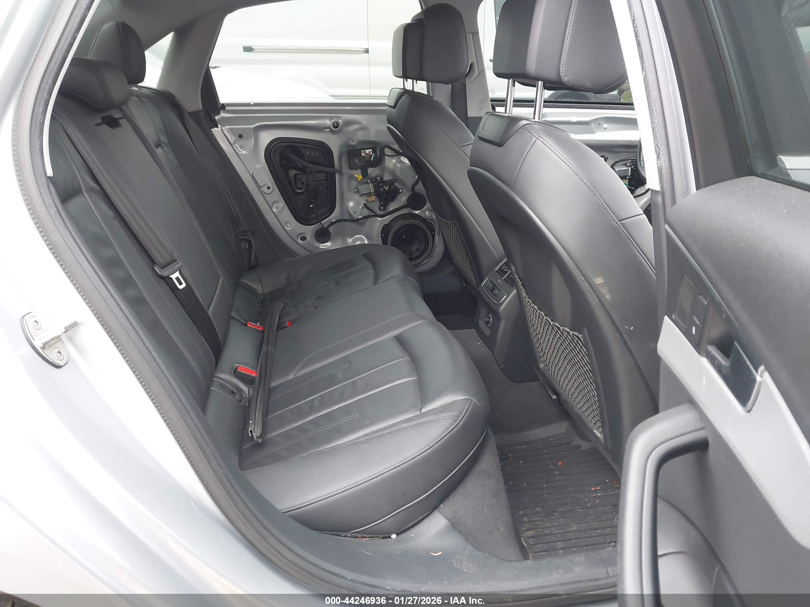 AUDI A4 image 8