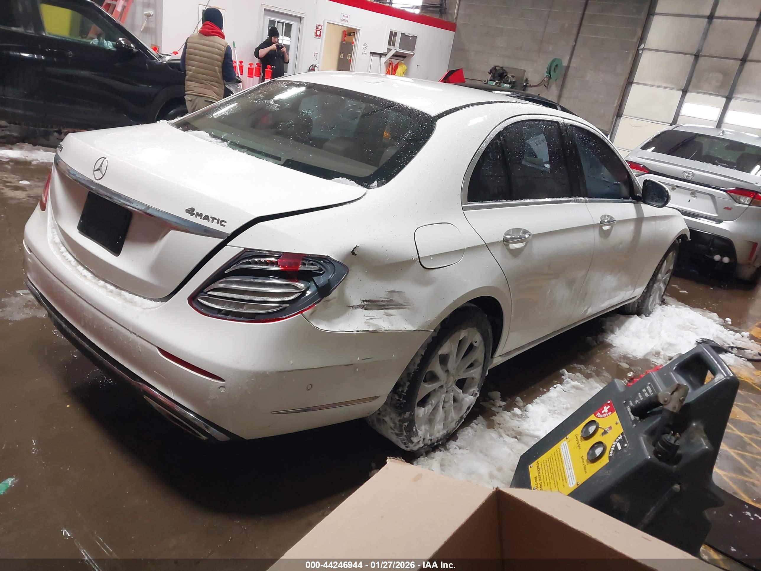 MERCEDES-BENZ E image 4