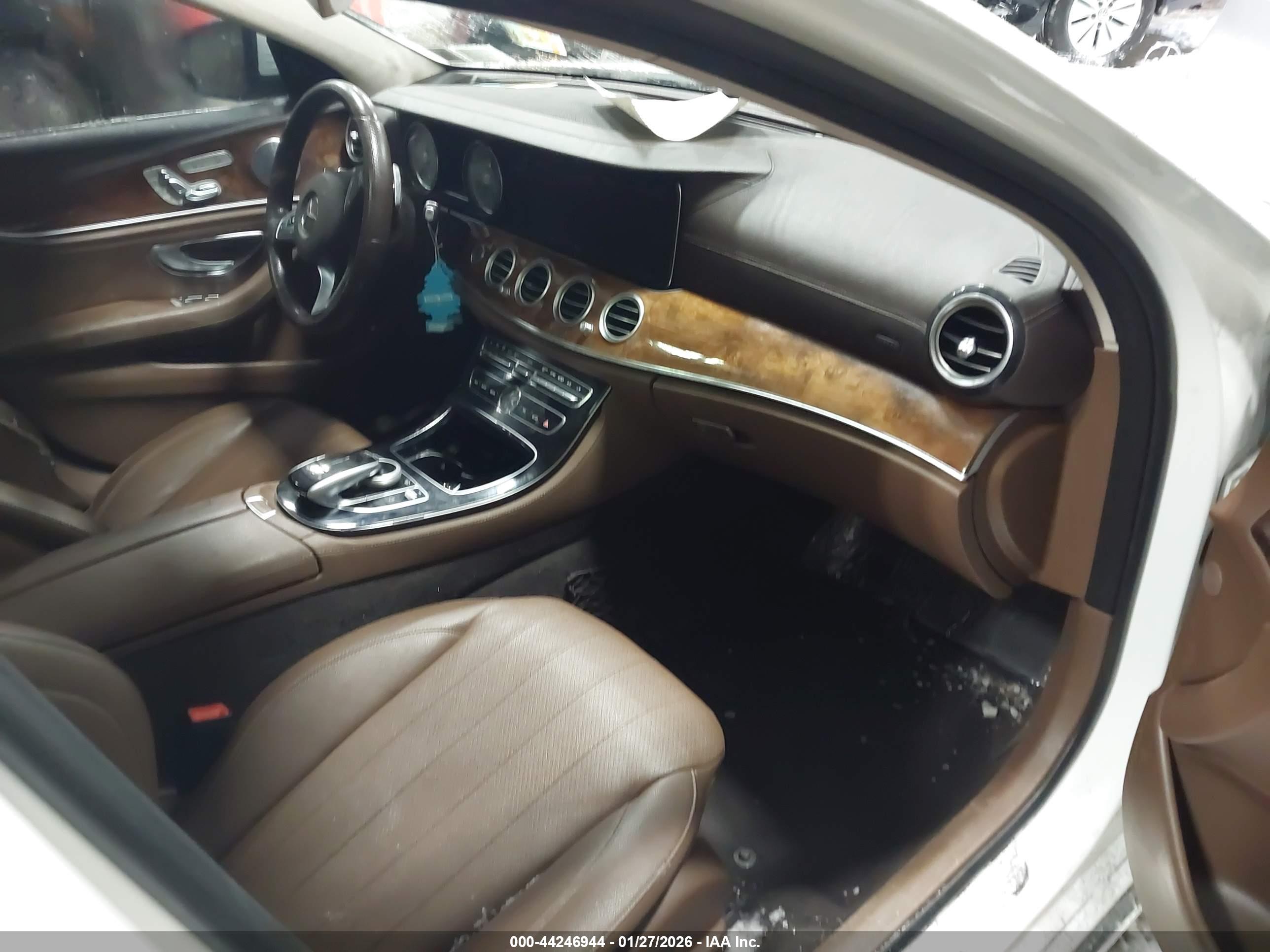 MERCEDES-BENZ E image 5