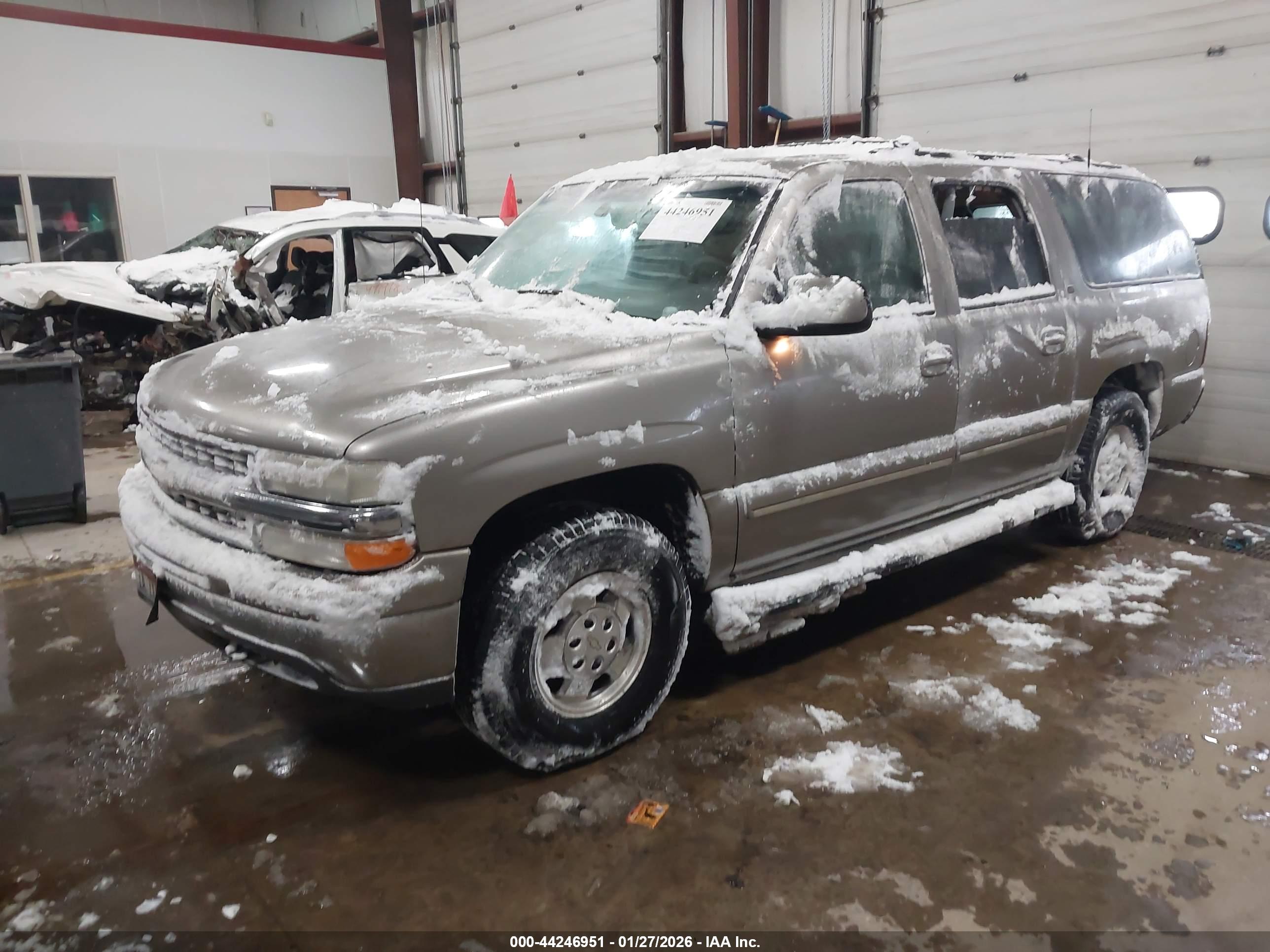 CHEVROLET SUBURBAN image 2