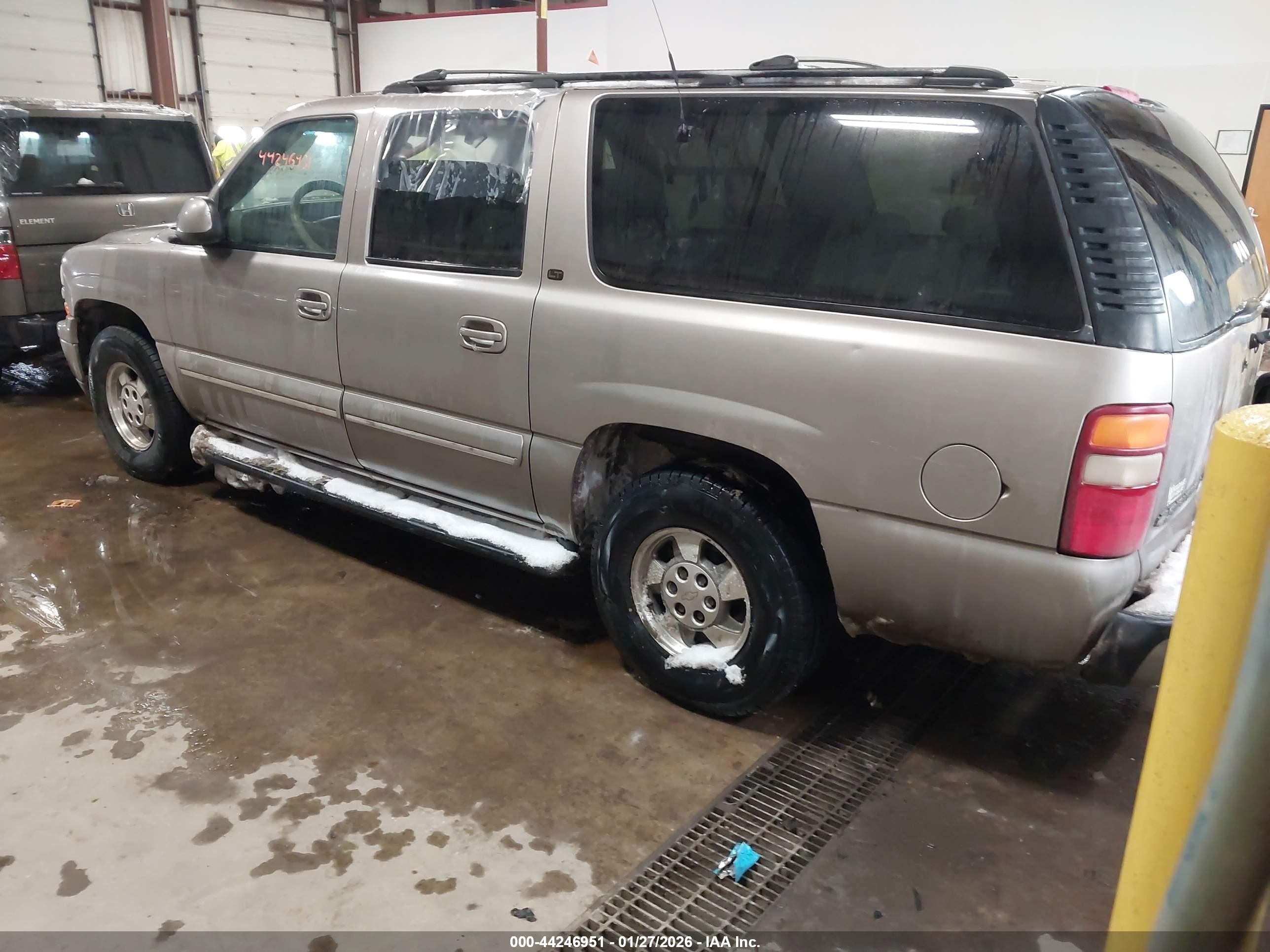 CHEVROLET SUBURBAN image 3