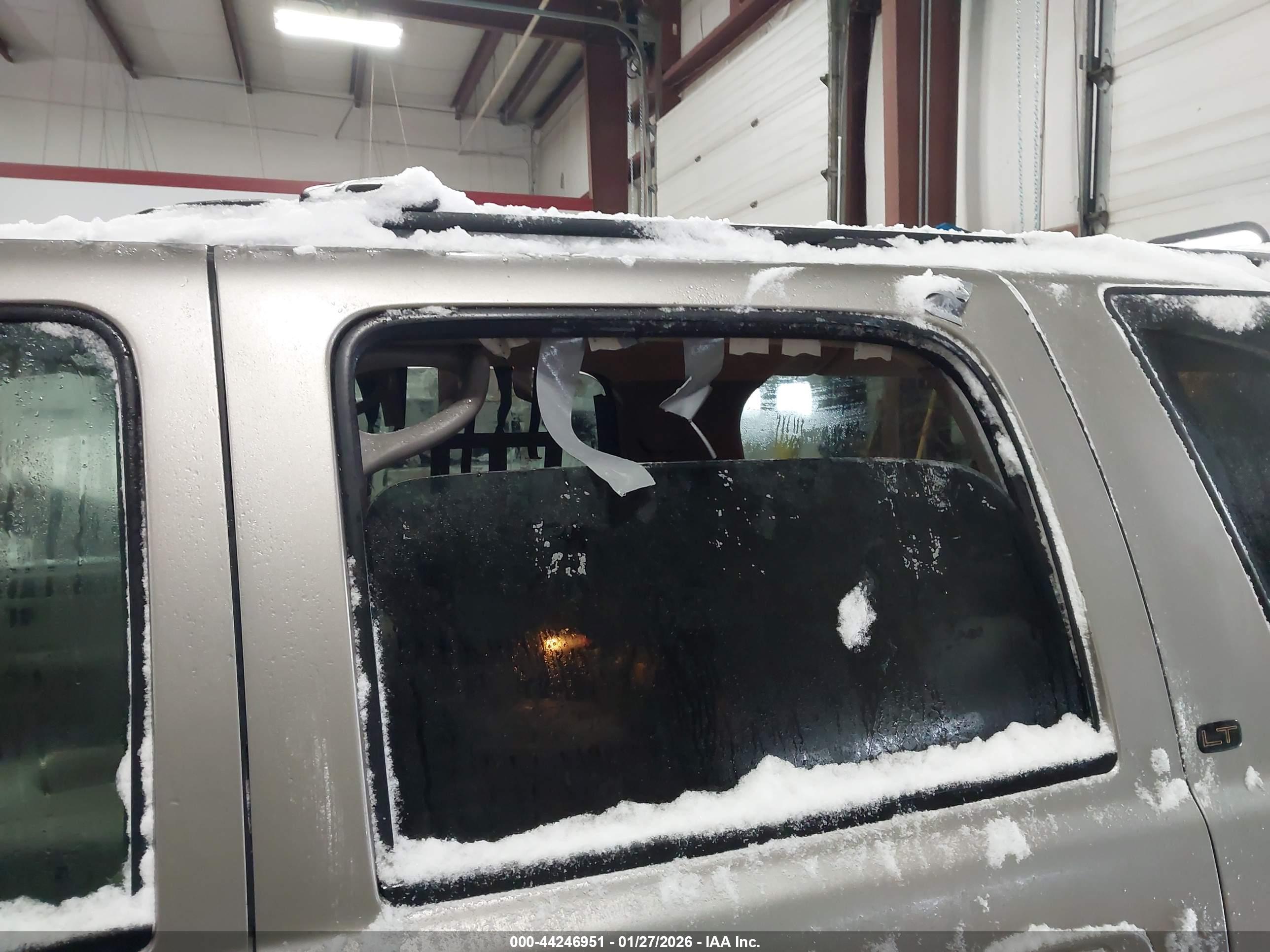 CHEVROLET SUBURBAN image 6