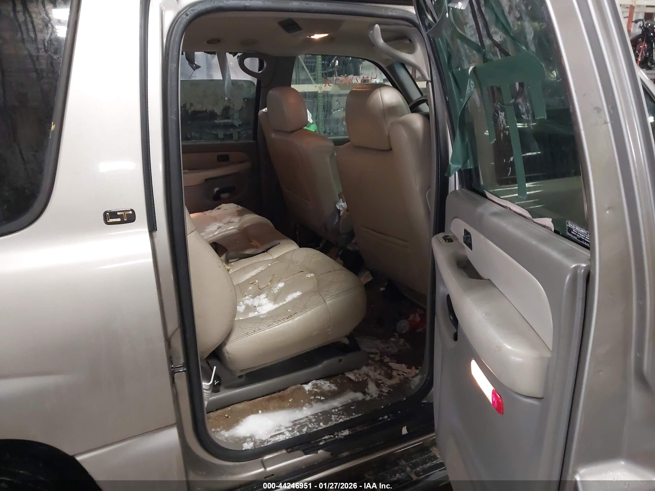 CHEVROLET SUBURBAN image 8