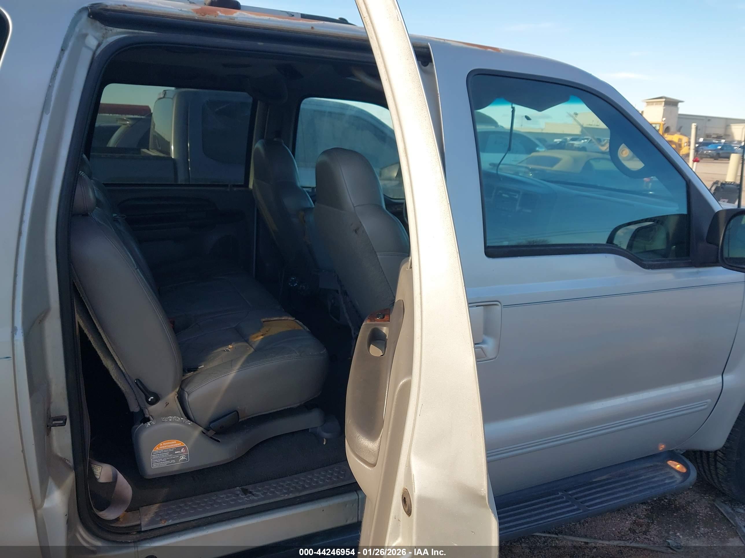 FORD EXCURSION image 8