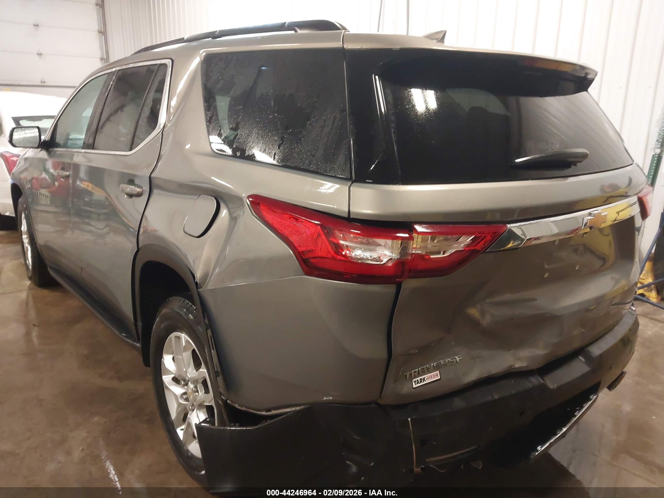 CHEVROLET TRAVERSE image 3