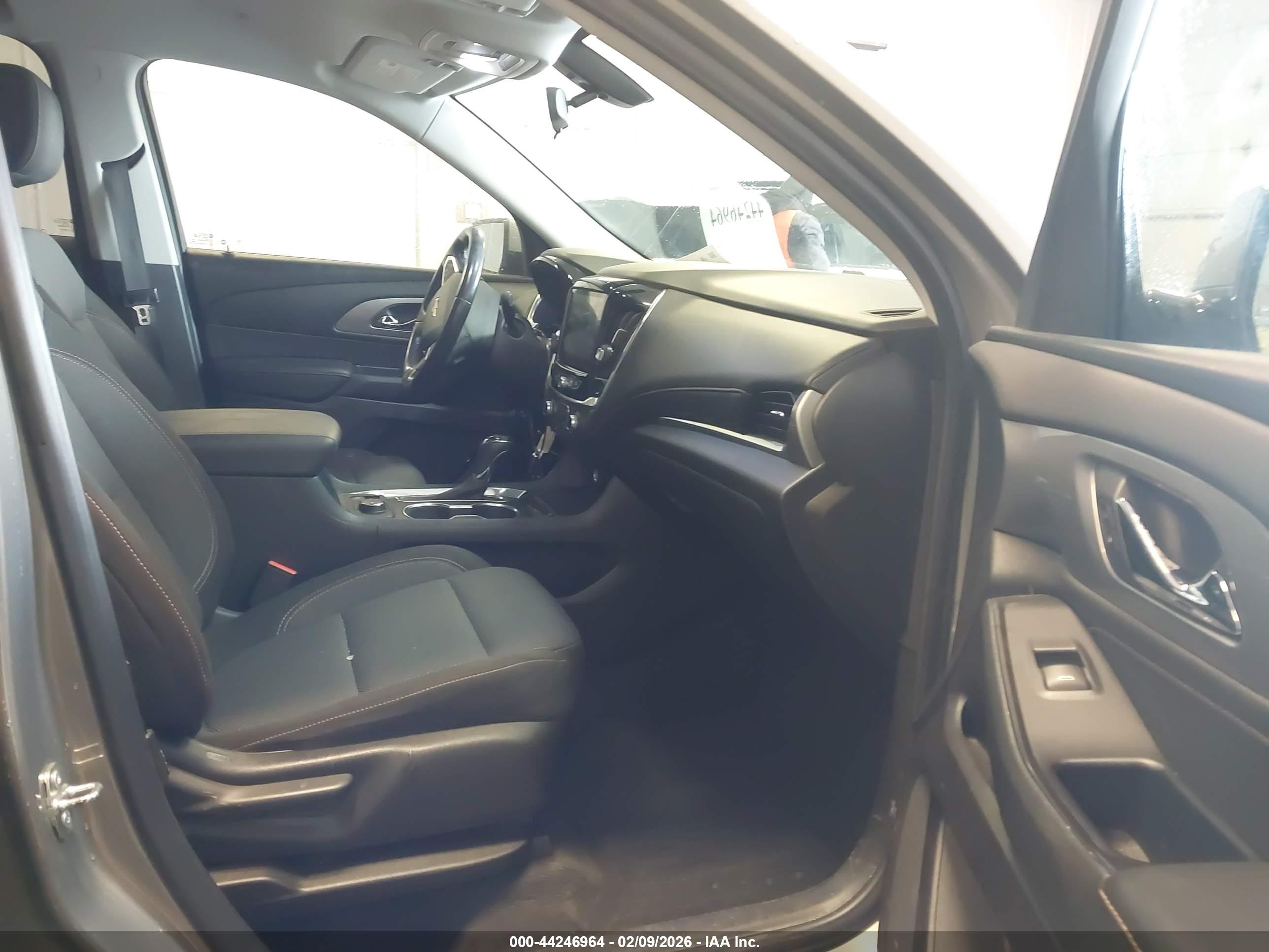 CHEVROLET TRAVERSE image 5