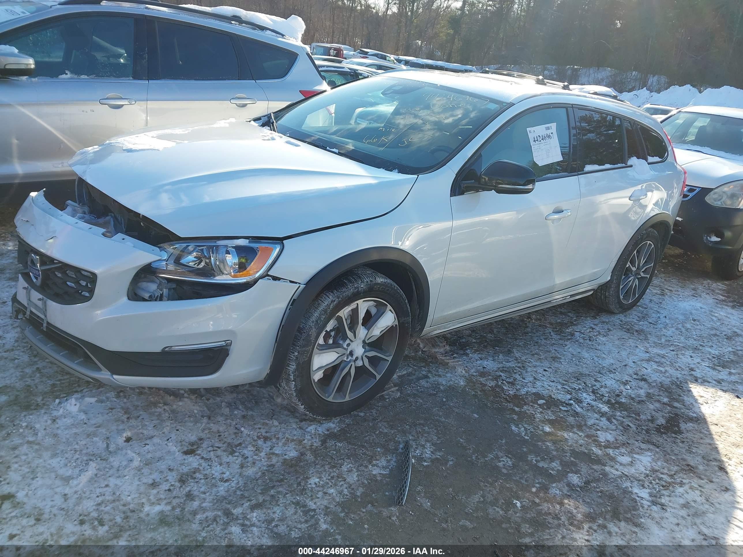 VOLVO V60 image 2