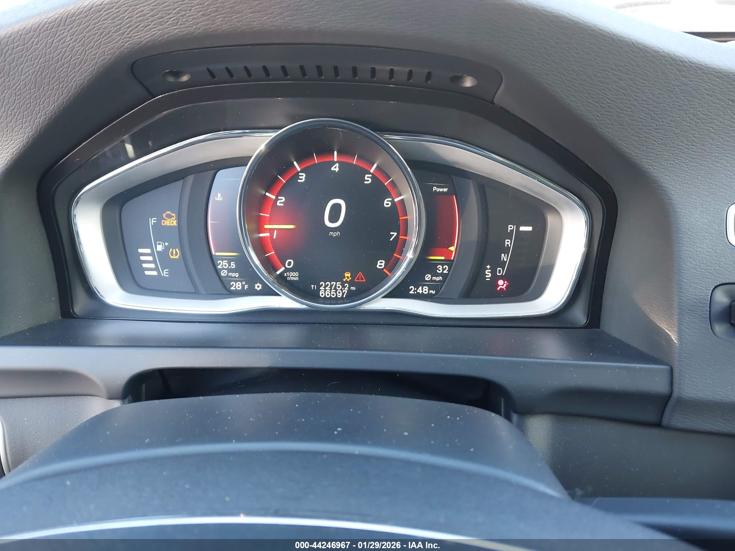 VOLVO V60 image 7