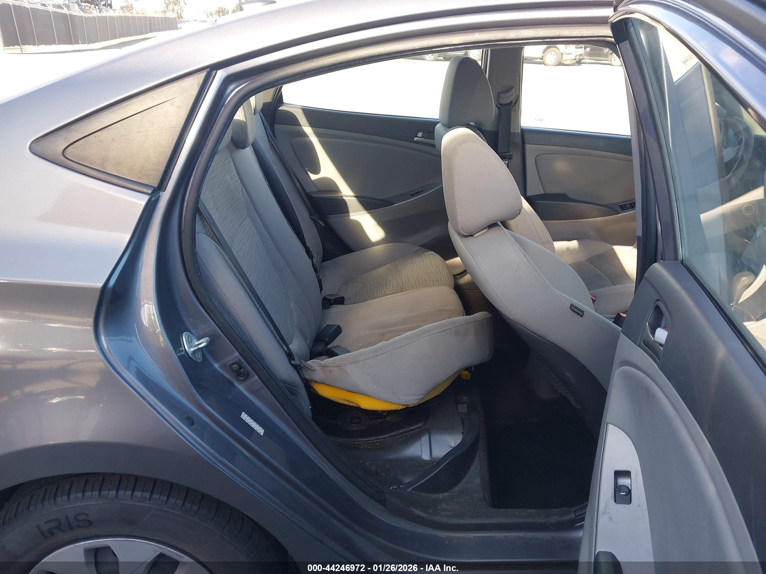 HYUNDAI ACCENT image 8