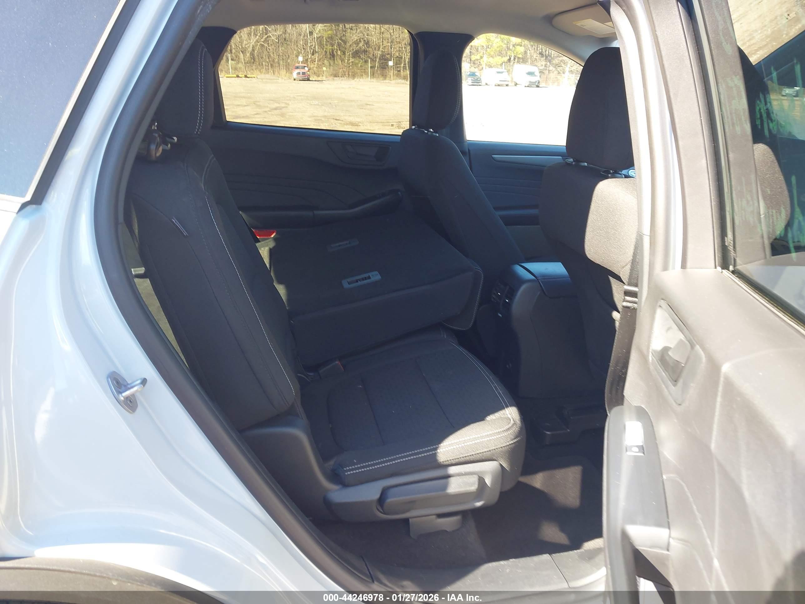 FORD ESCAPE image 8