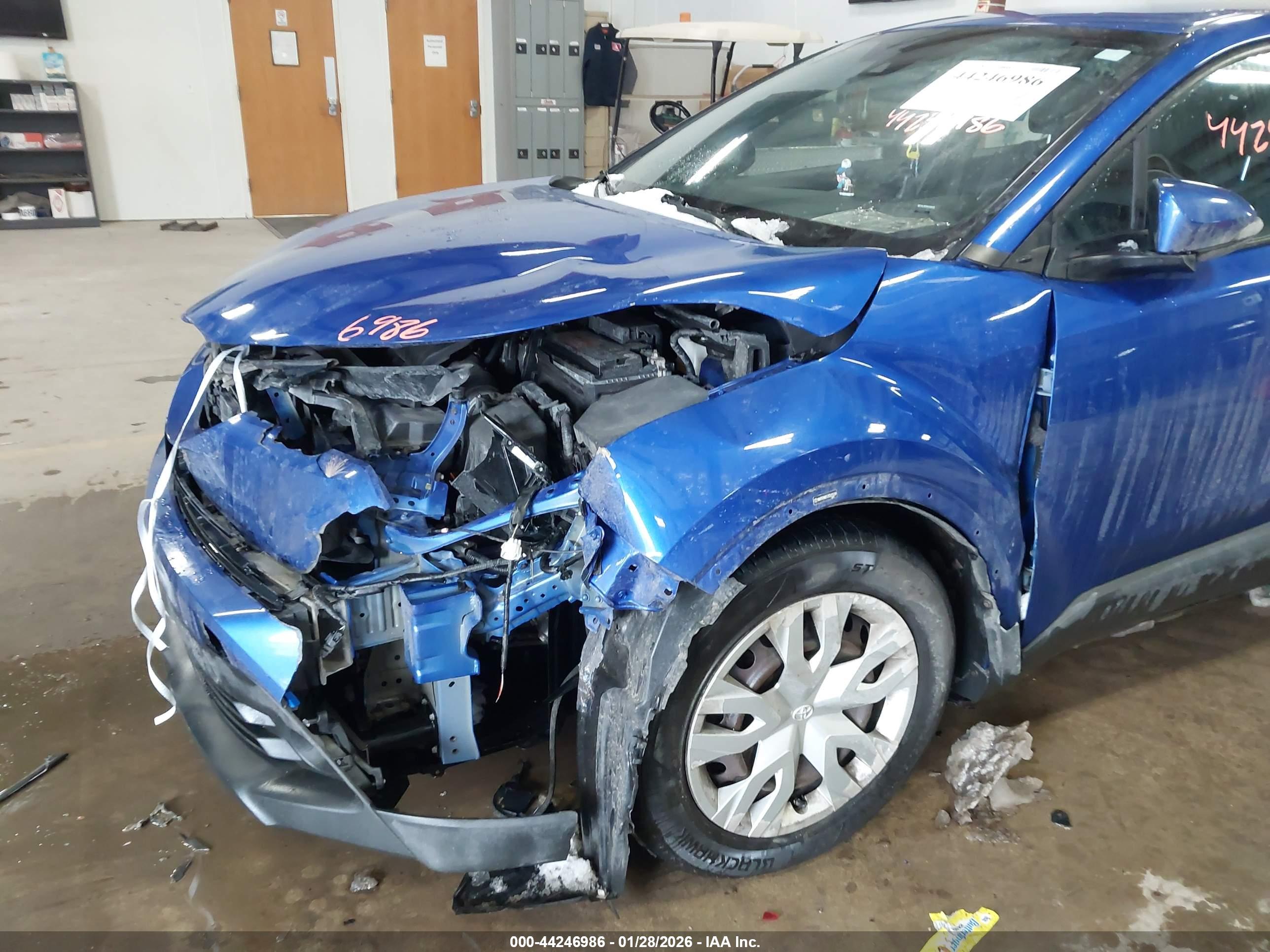 TOYOTA C-HR image 6