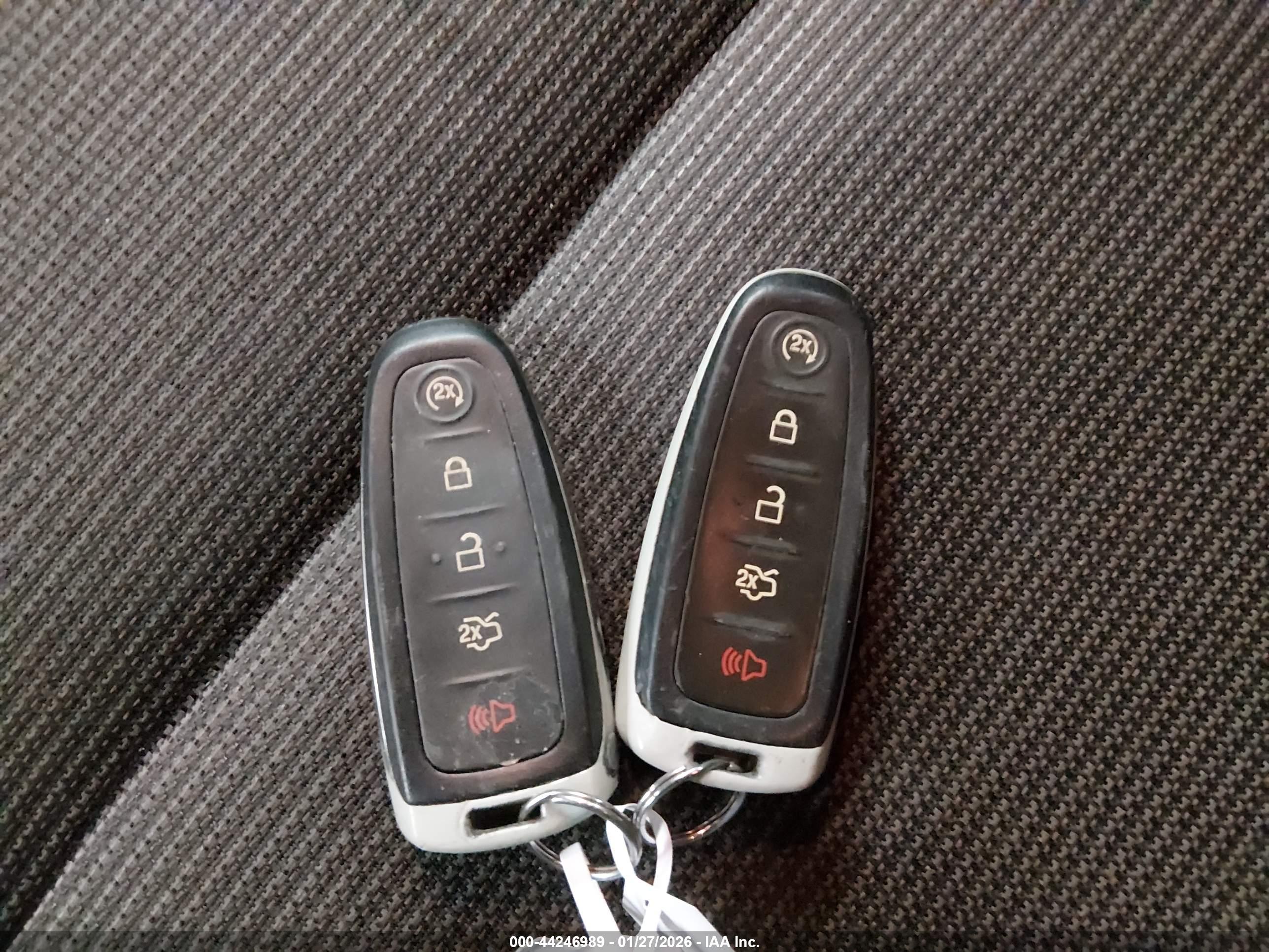 FORD TAURUS image 11