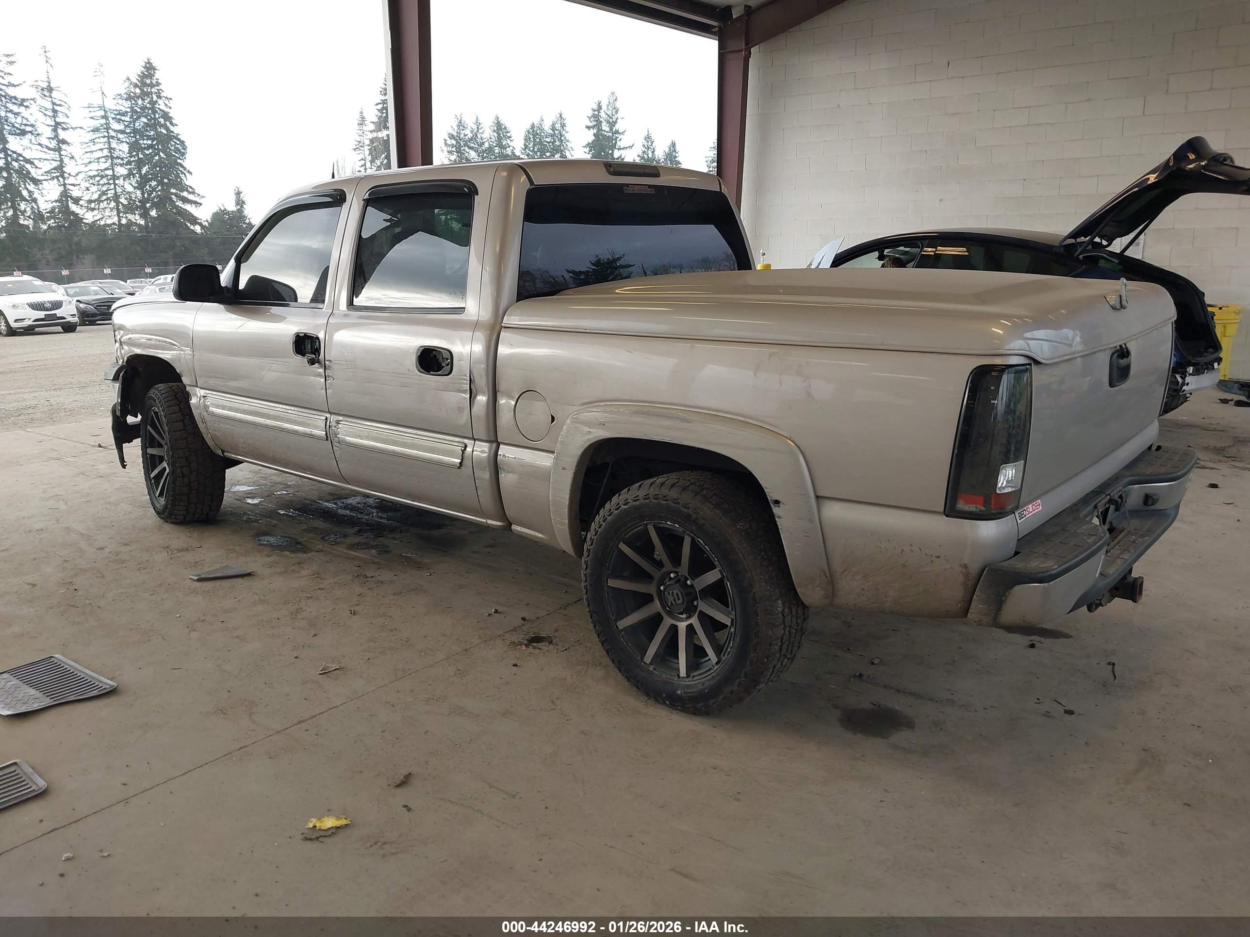 CHEVROLET SILVERADO image 3