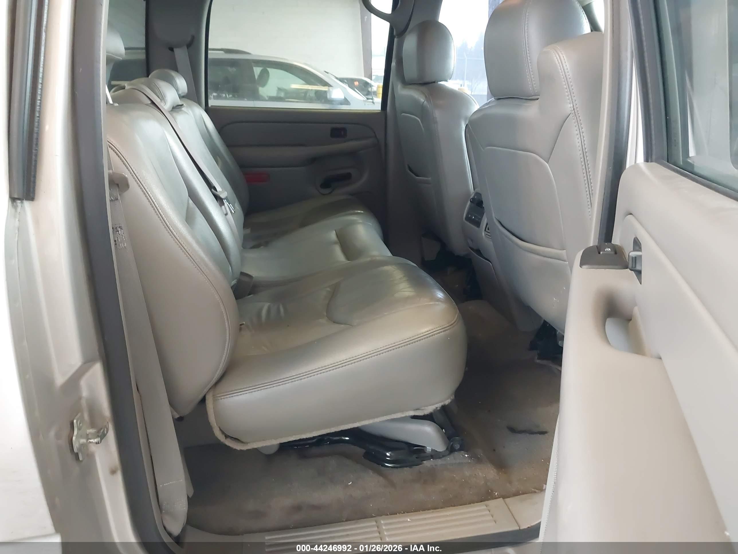 CHEVROLET SILVERADO image 8