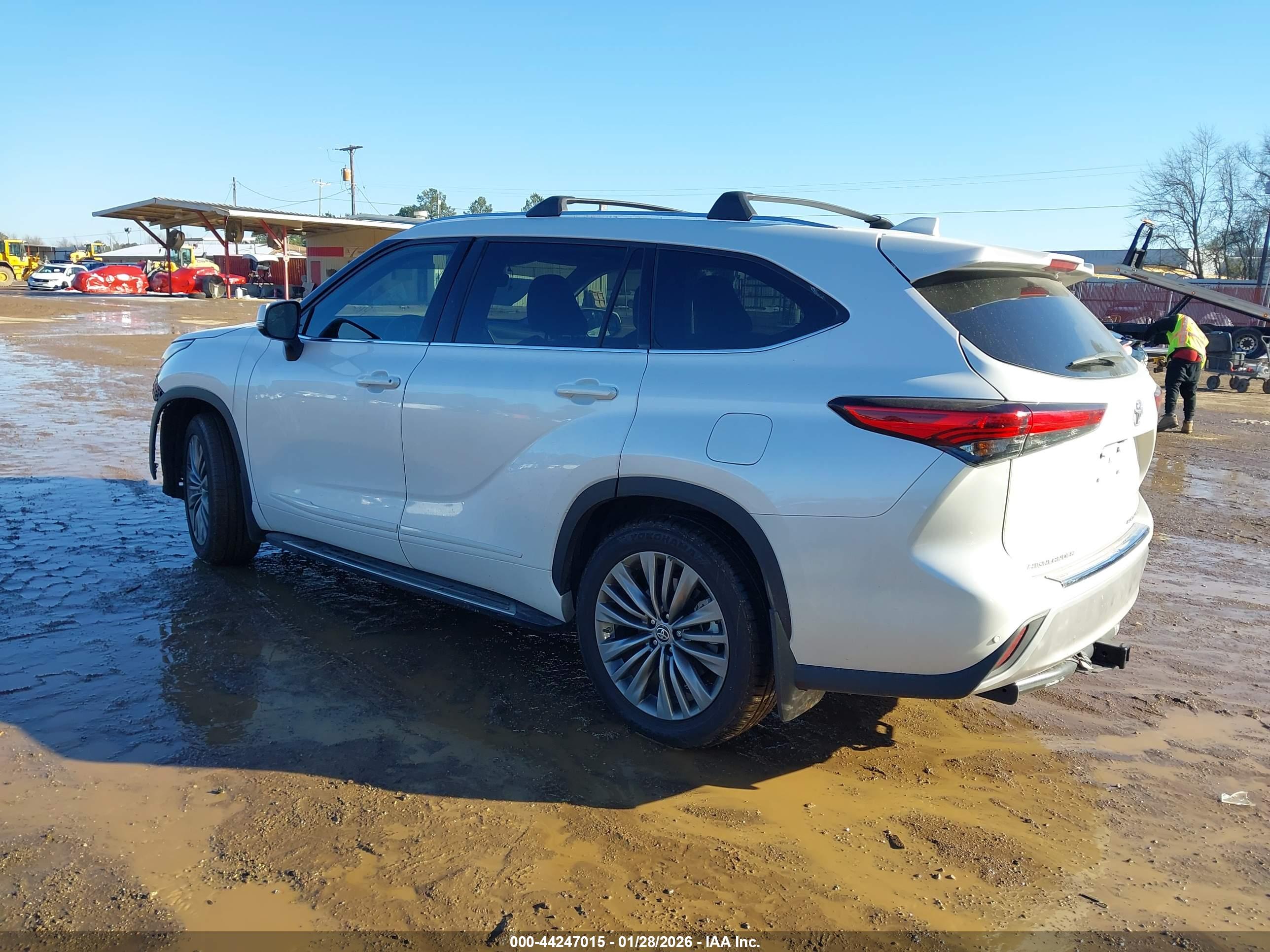 TOYOTA HIGHLANDER image 3