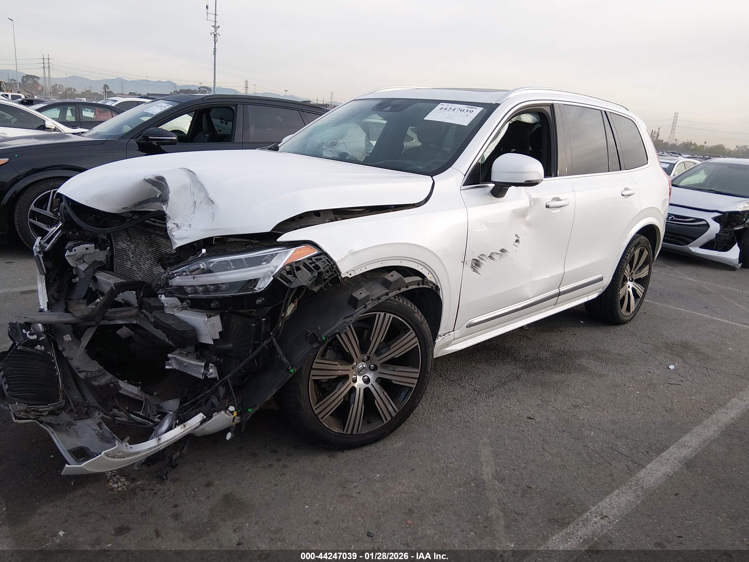VOLVO XC90 image 2