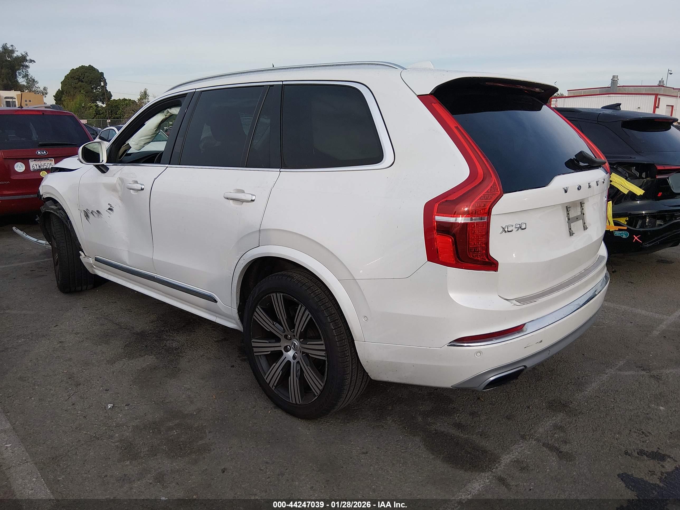 VOLVO XC90 image 3
