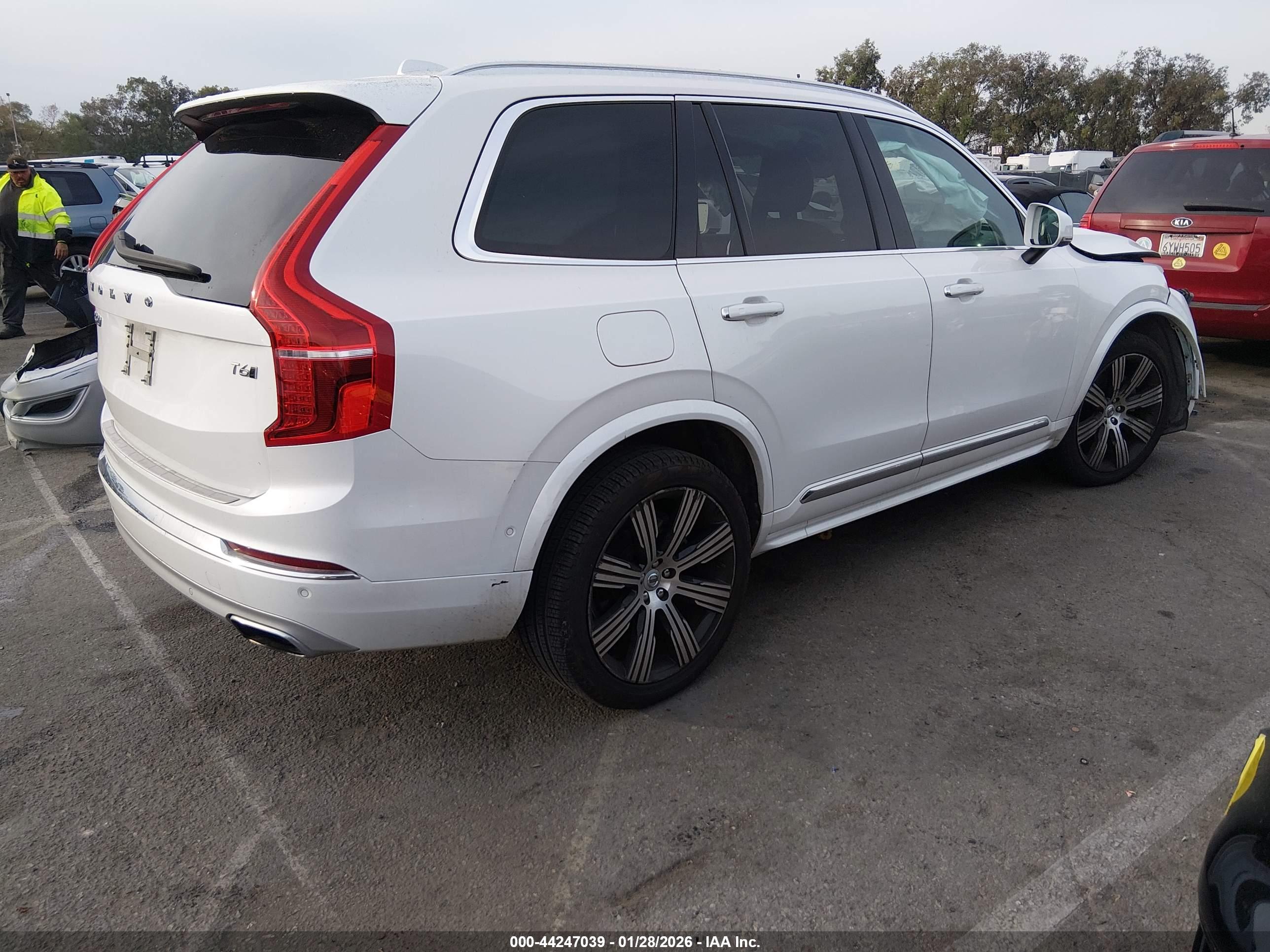 VOLVO XC90 image 4