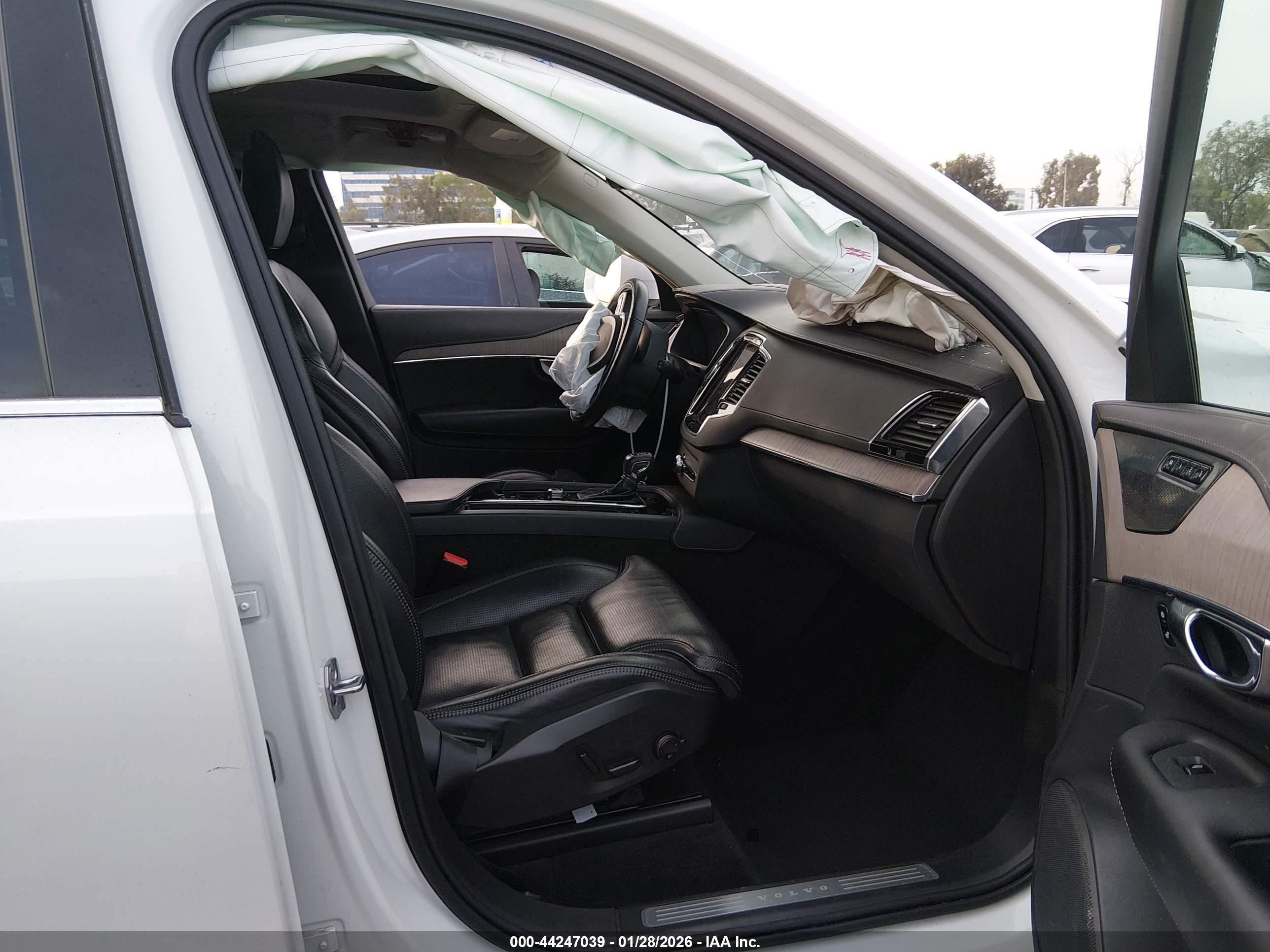VOLVO XC90 image 5