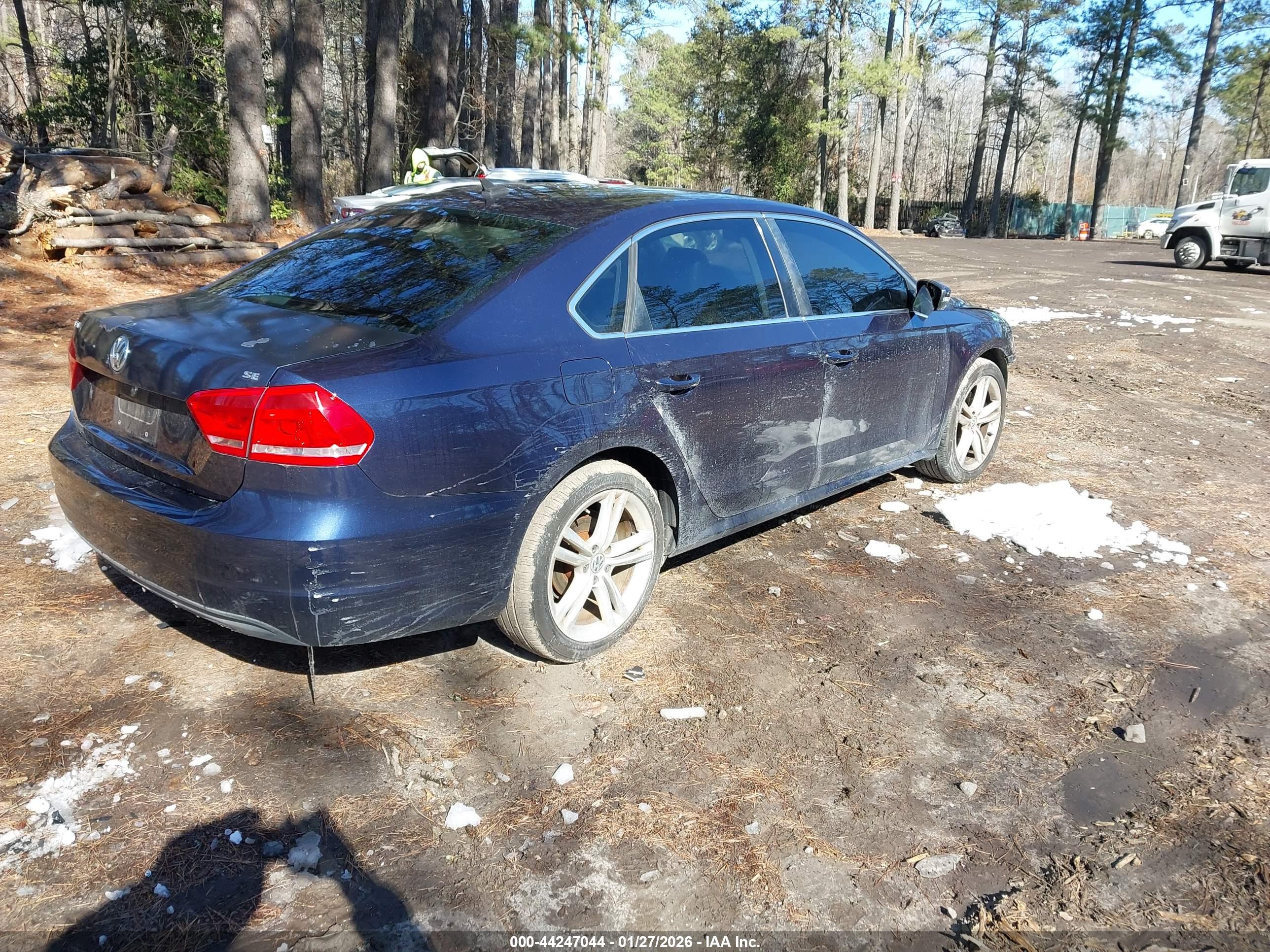 VOLKSWAGEN PASSAT image 4