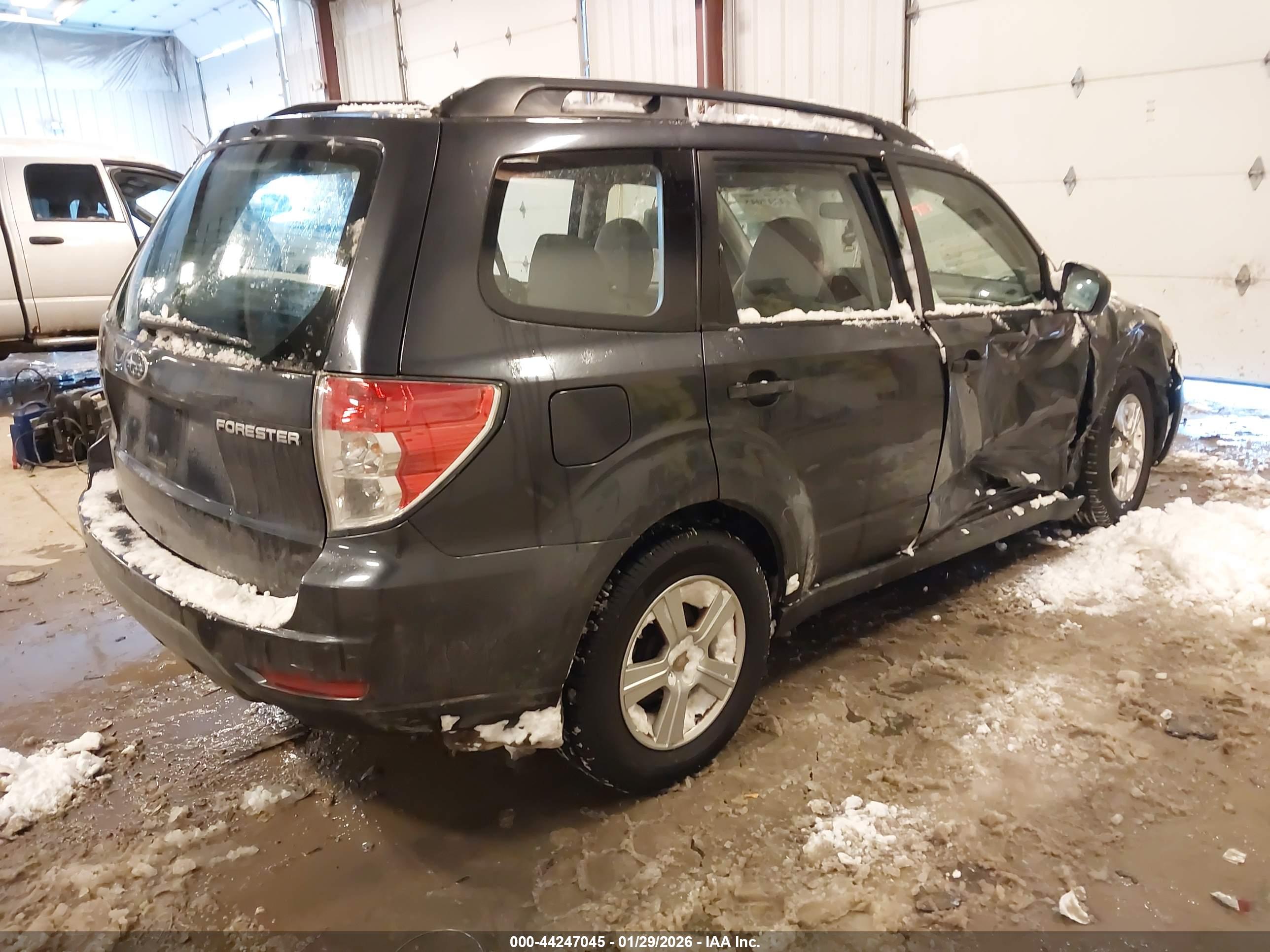 SUBARU FORESTER image 4