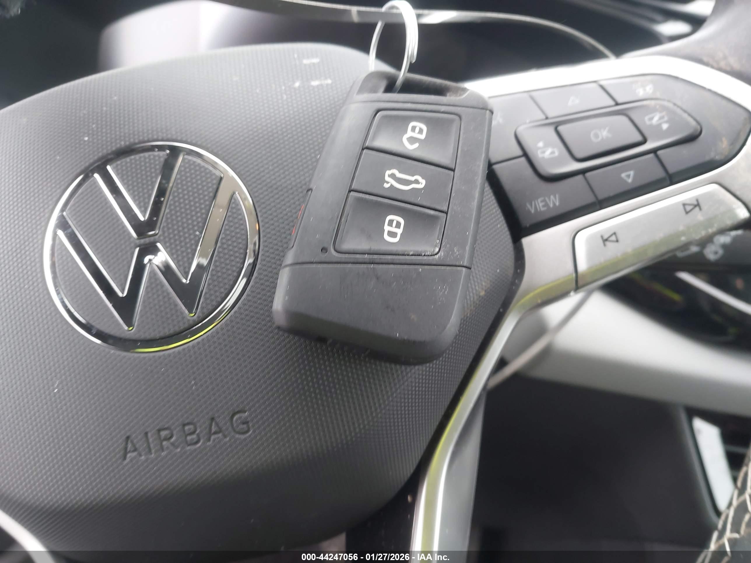 VOLKSWAGEN TAOS image 11