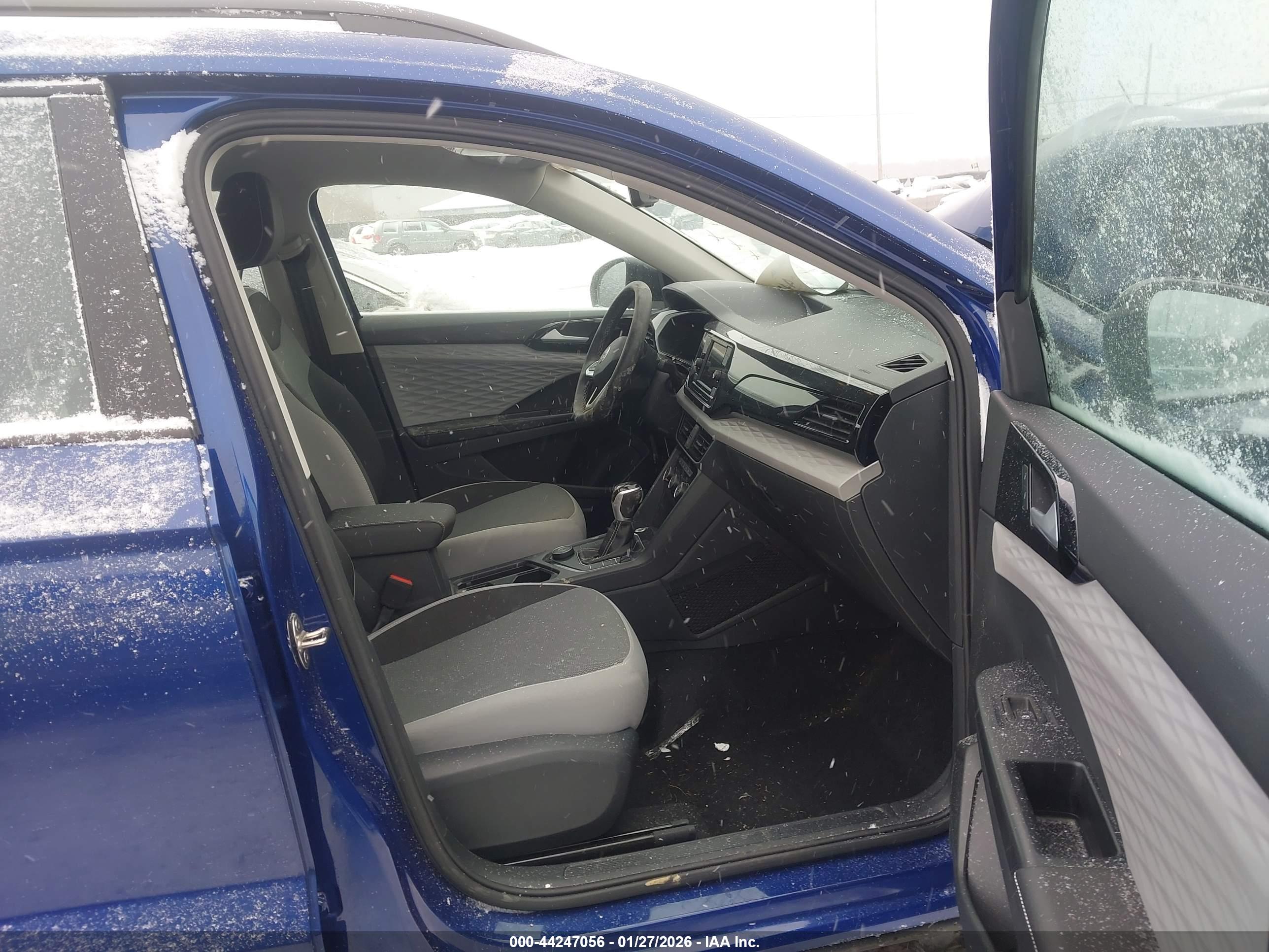 VOLKSWAGEN TAOS image 5