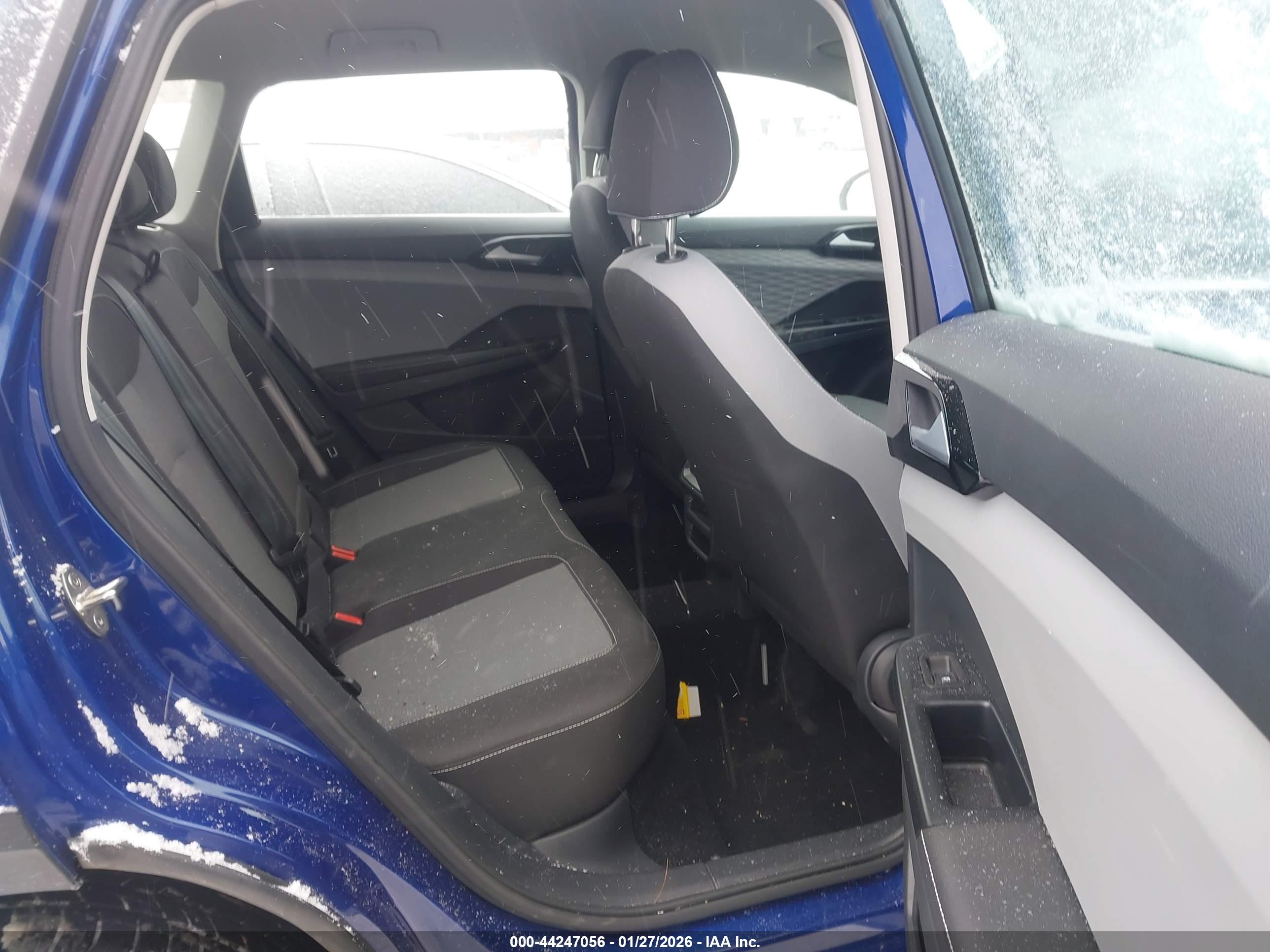 VOLKSWAGEN TAOS image 8