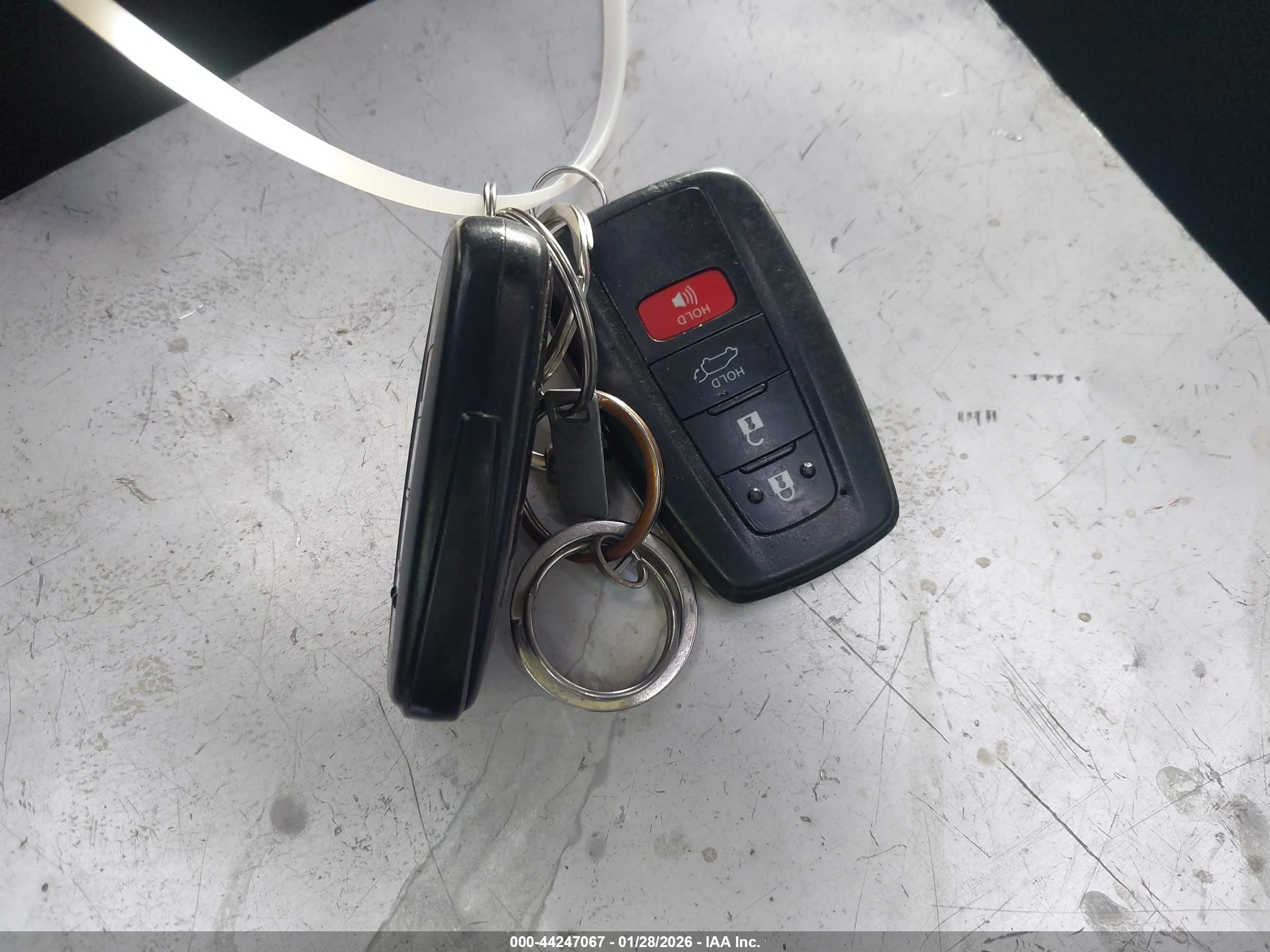 TOYOTA RAV4 image 11