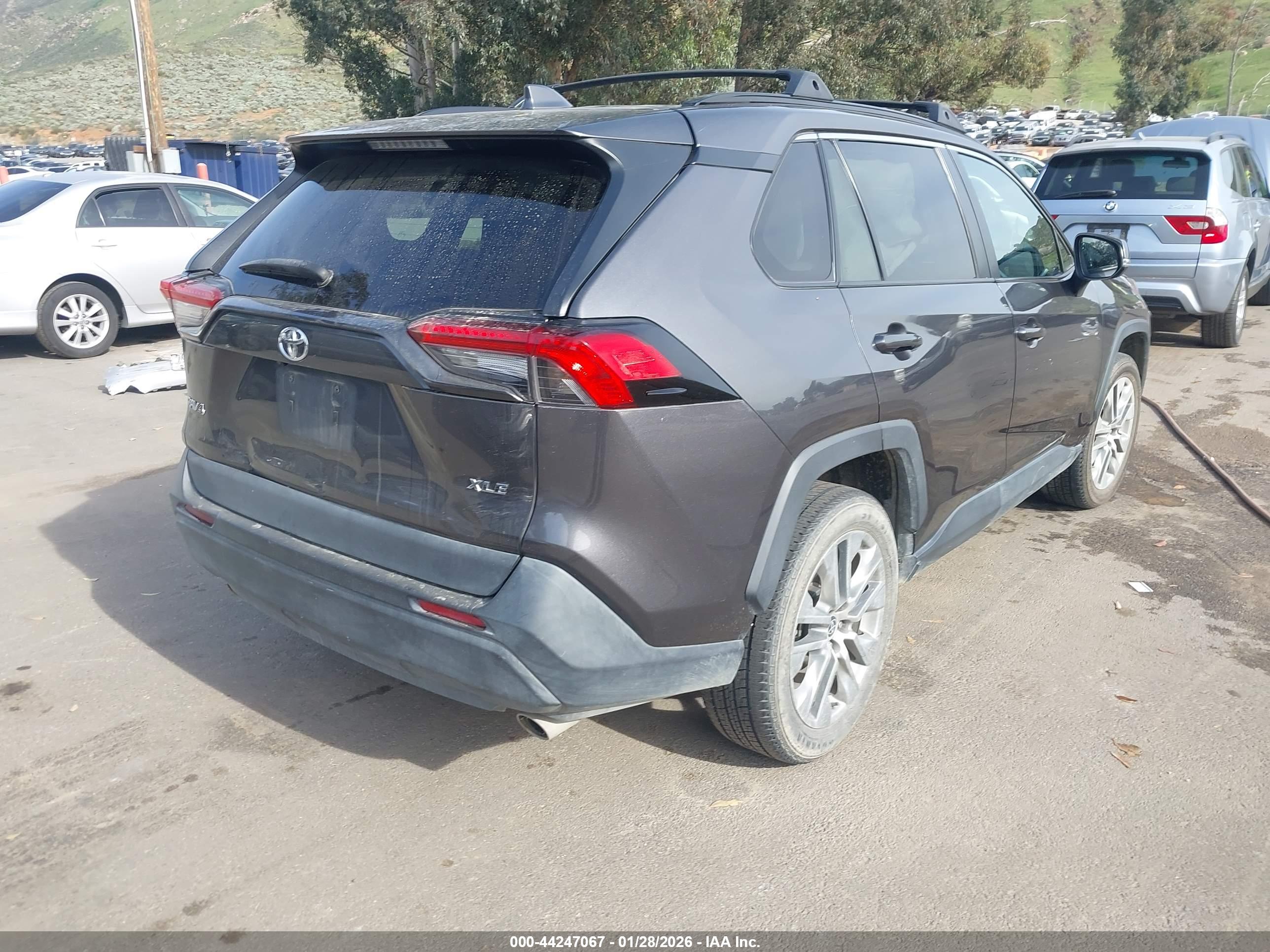 TOYOTA RAV4 image 4