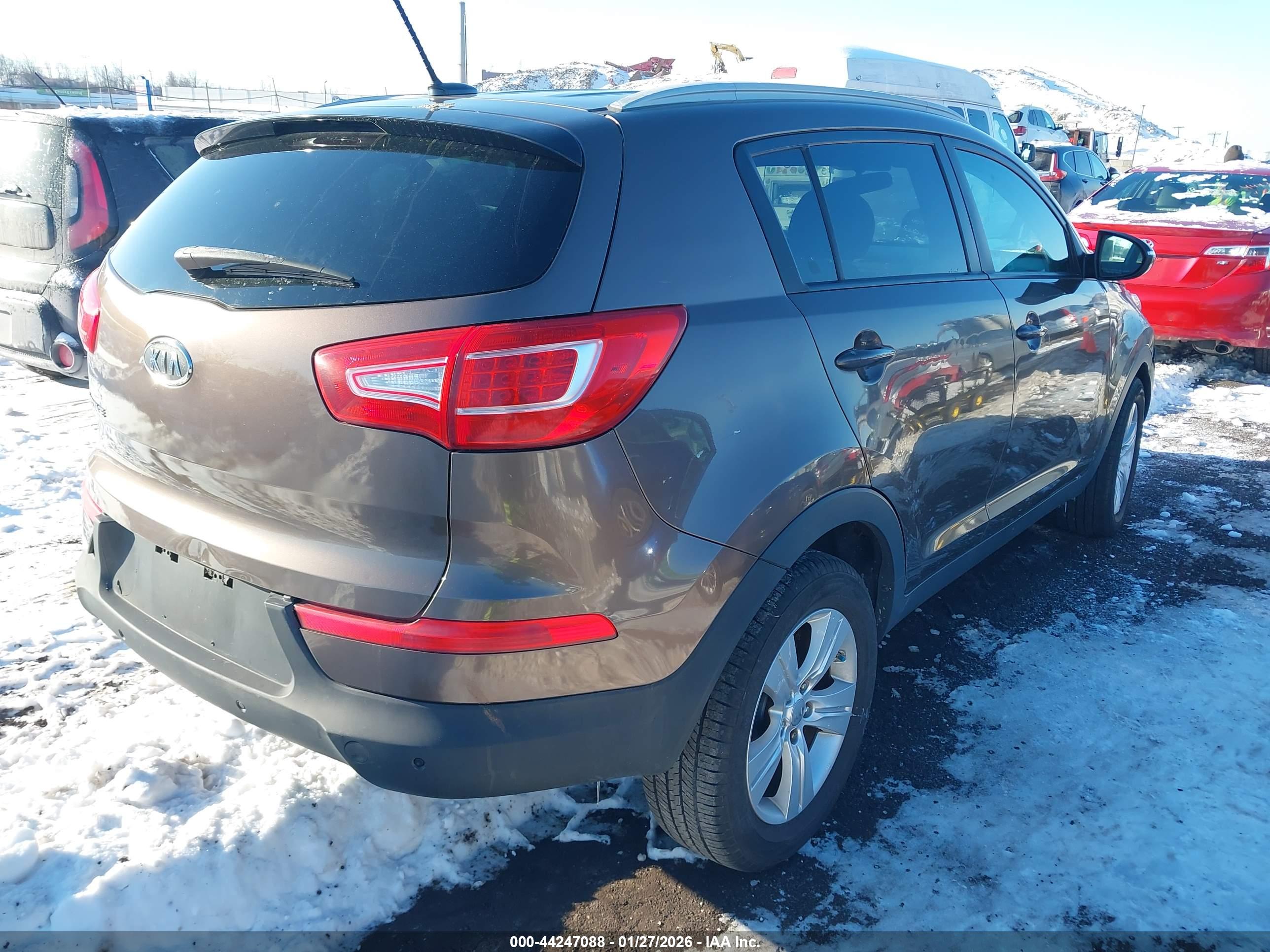 KIA SPORTAGE image 4